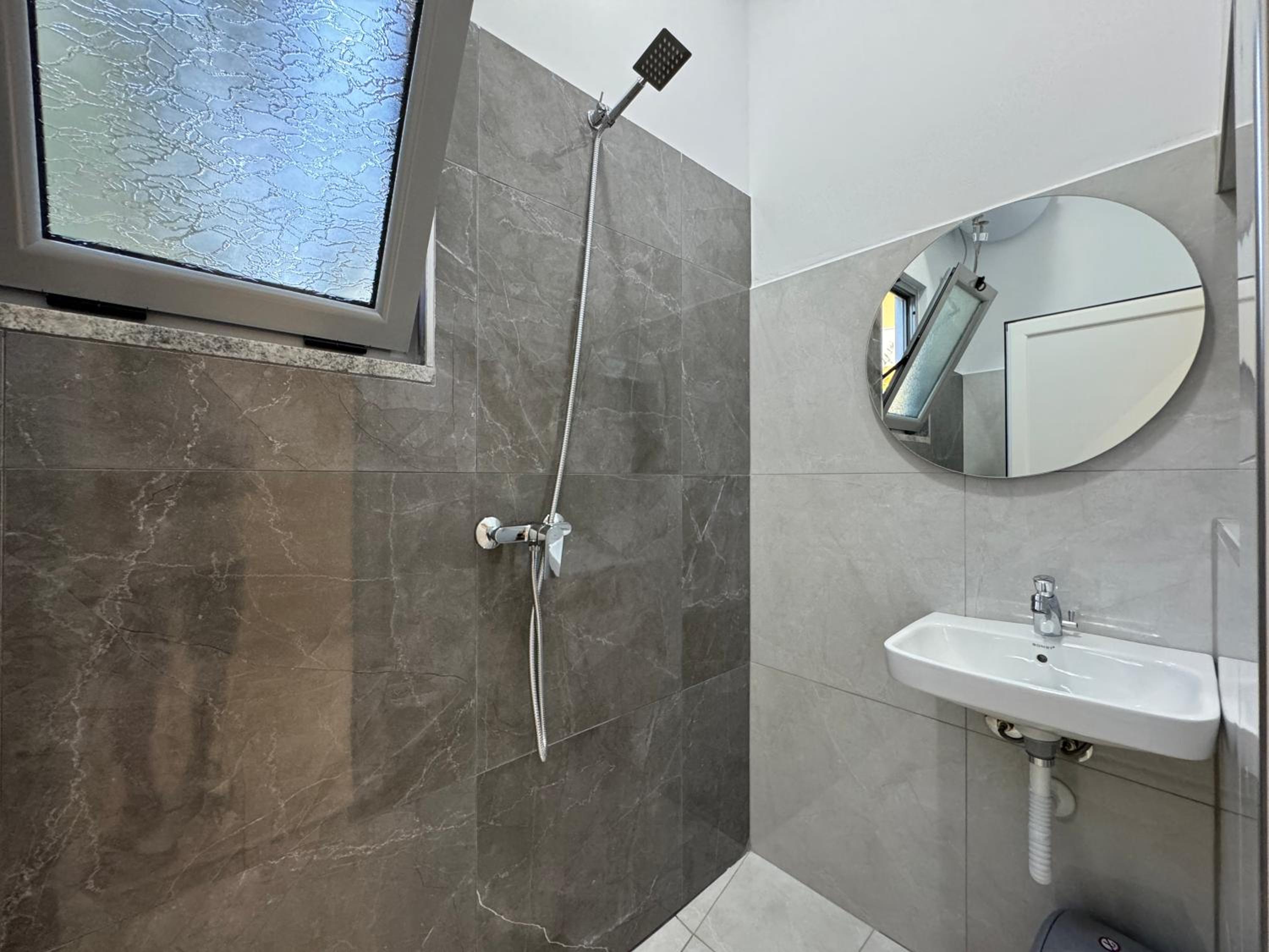 Aloju Rooms