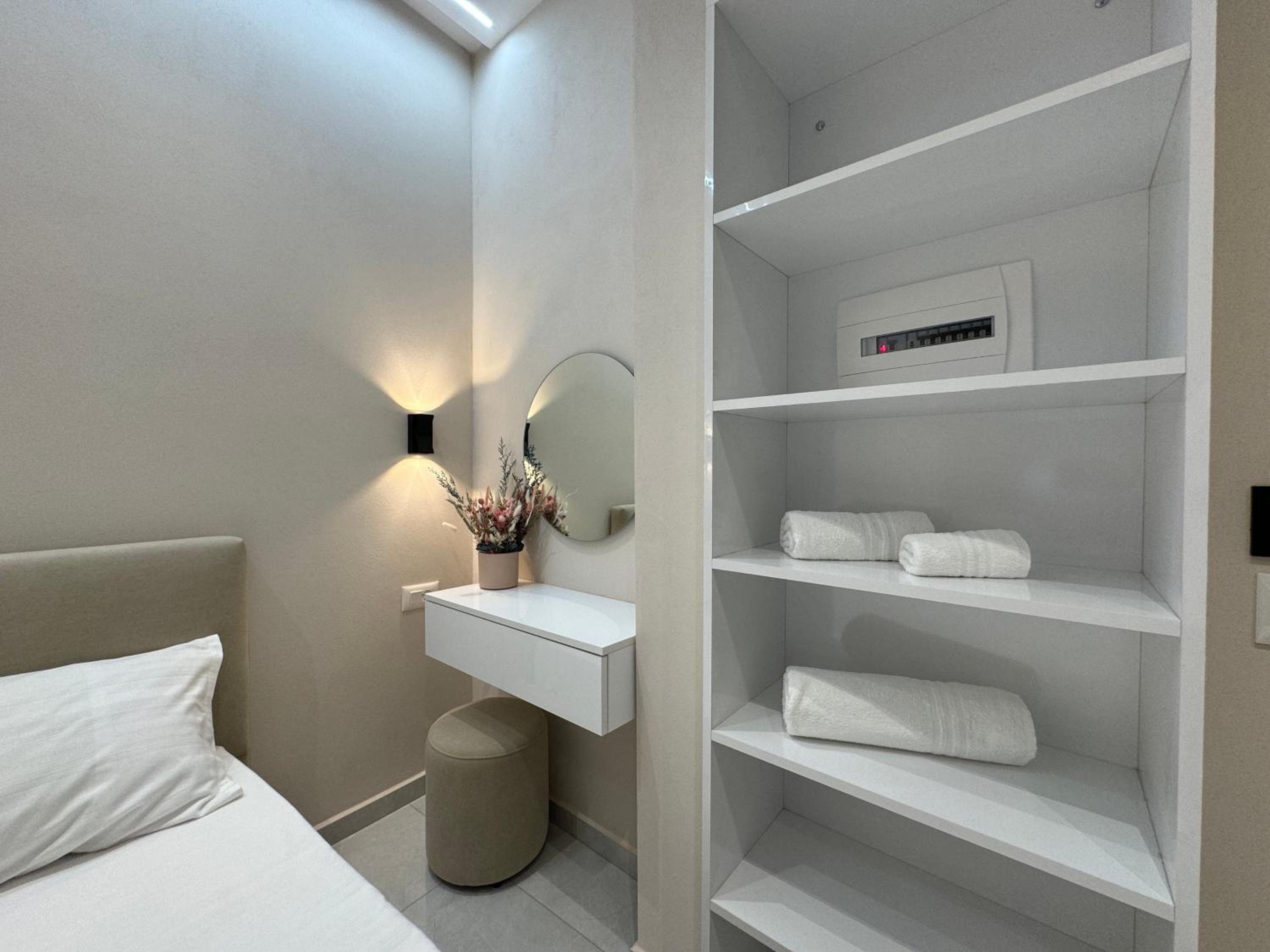 Aloju Rooms
