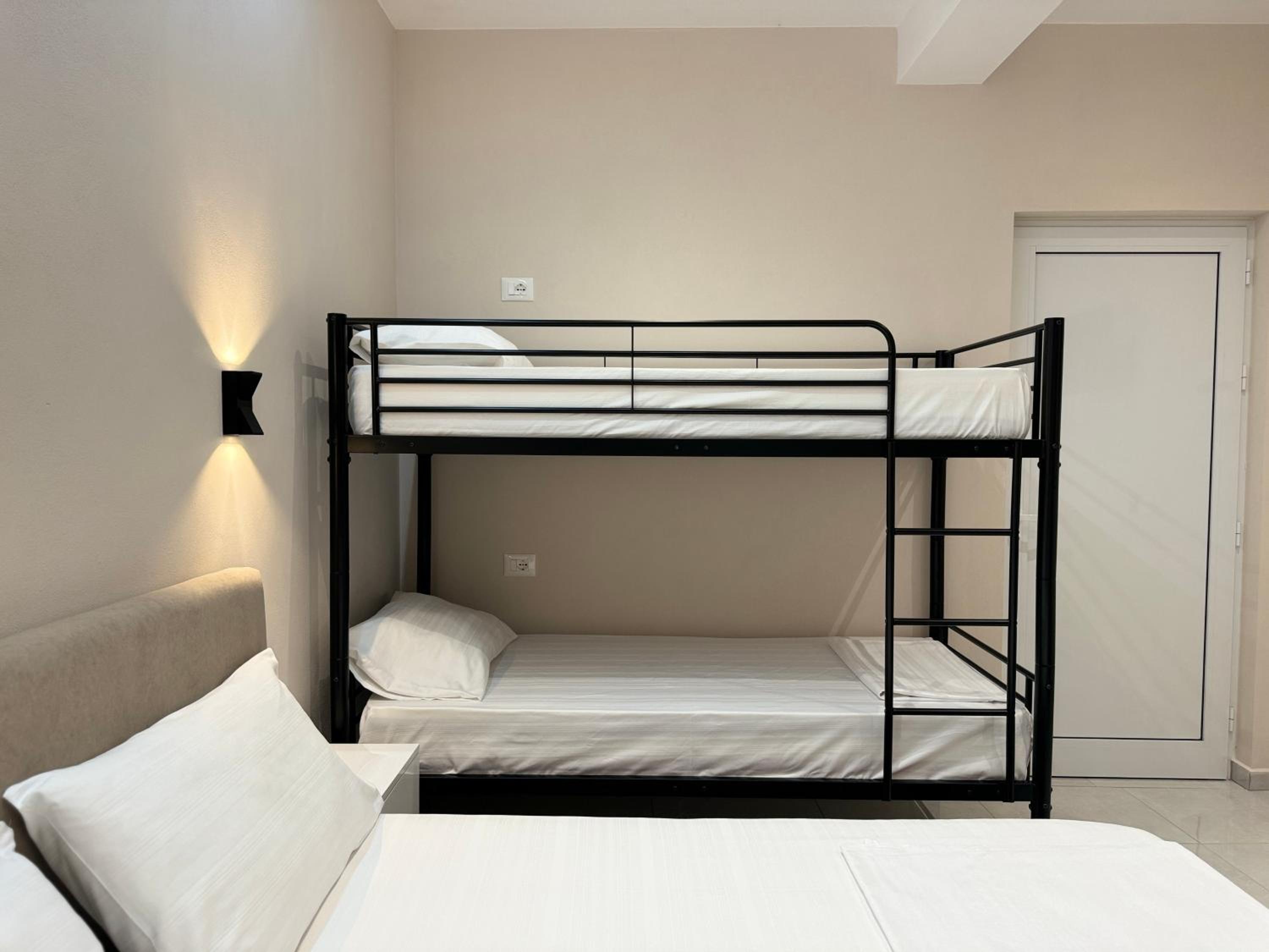 Aloju Rooms