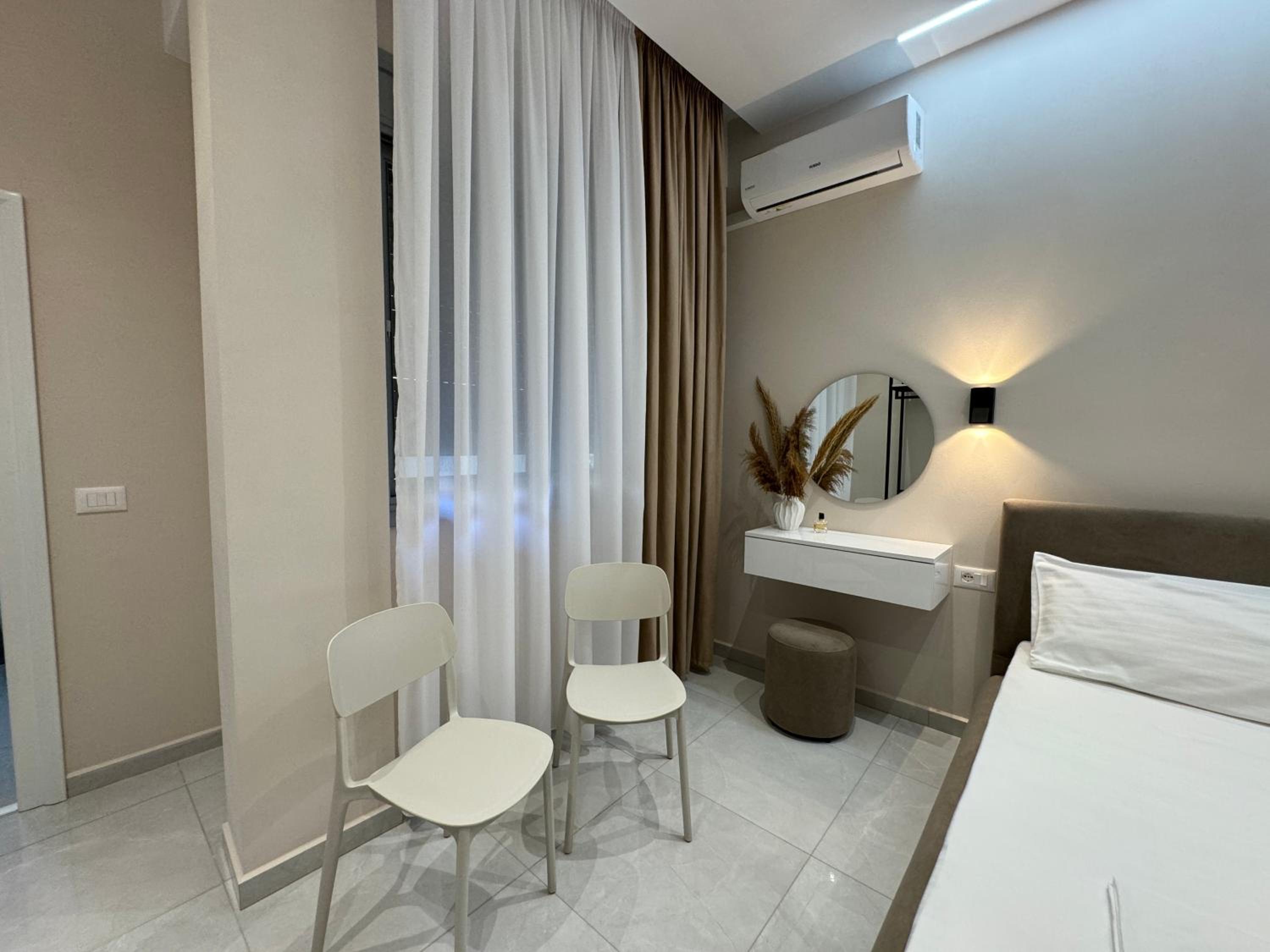 Aloju Rooms