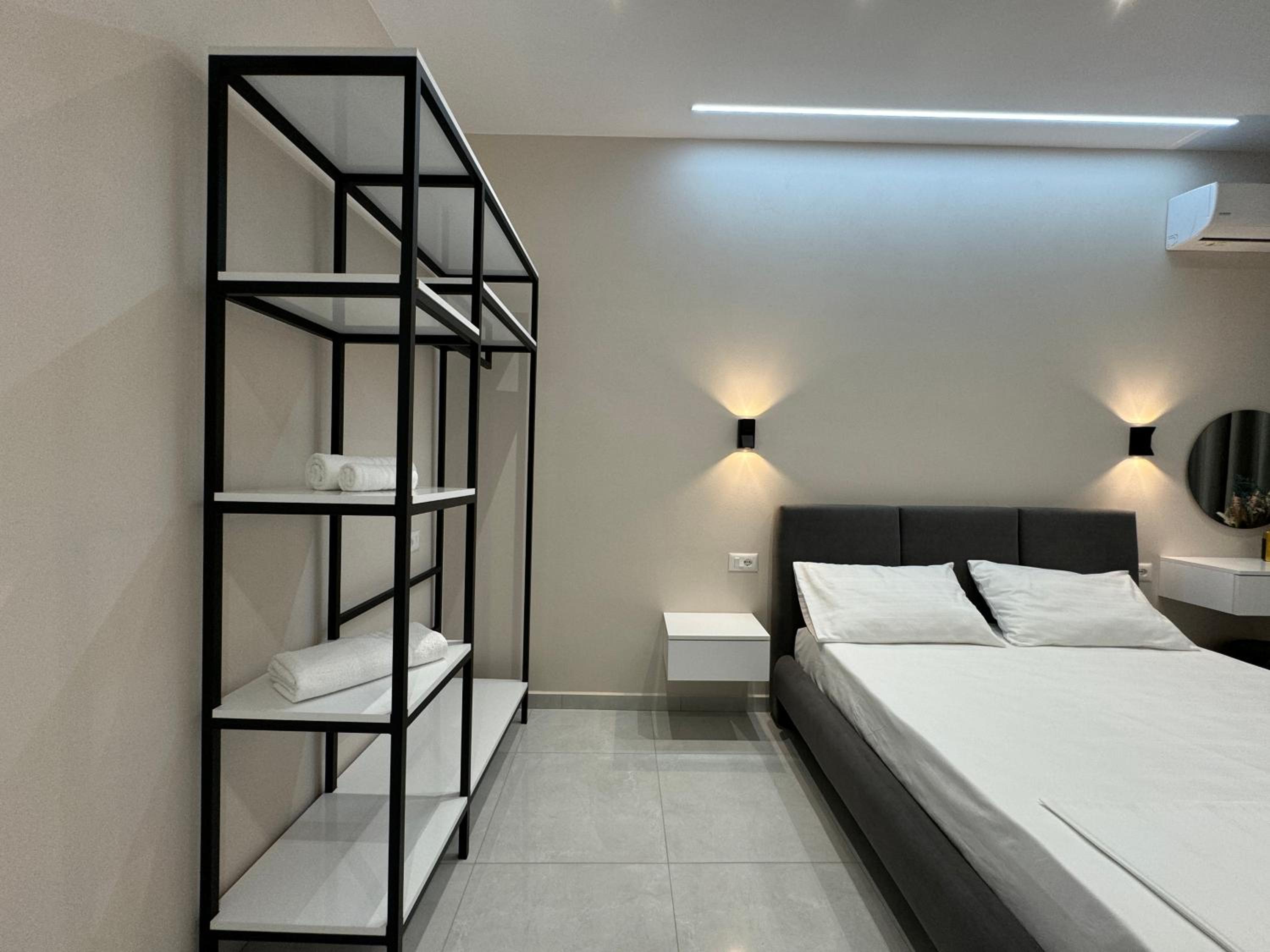 Aloju Rooms