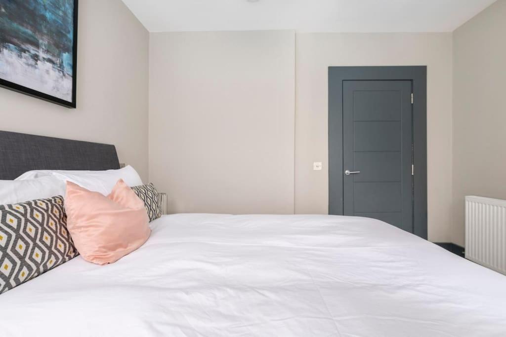 Immaculate 3 Bed Apartment with Private Entrance in Inverleith view 5
