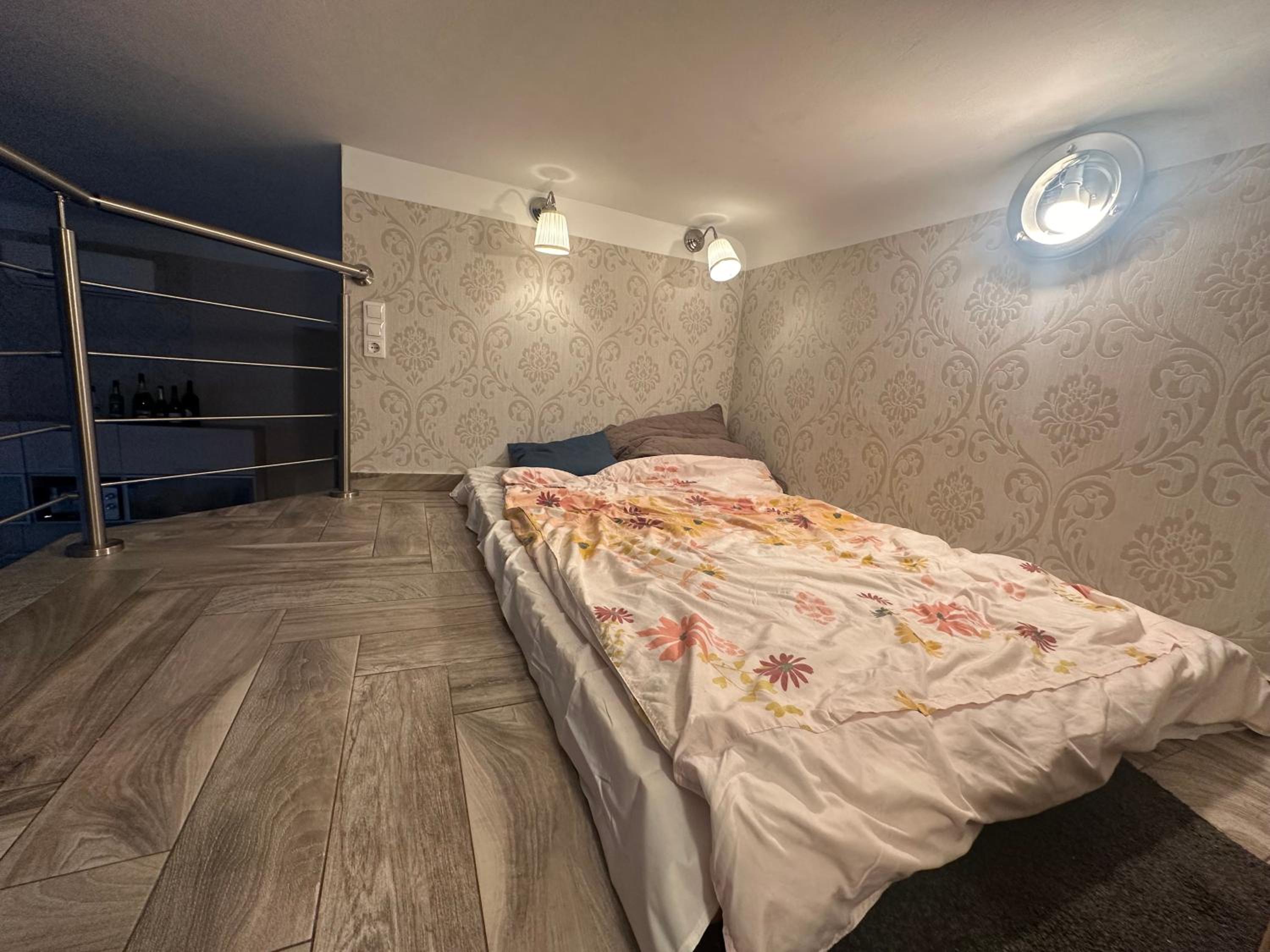 Bright apartment in the city center view 4