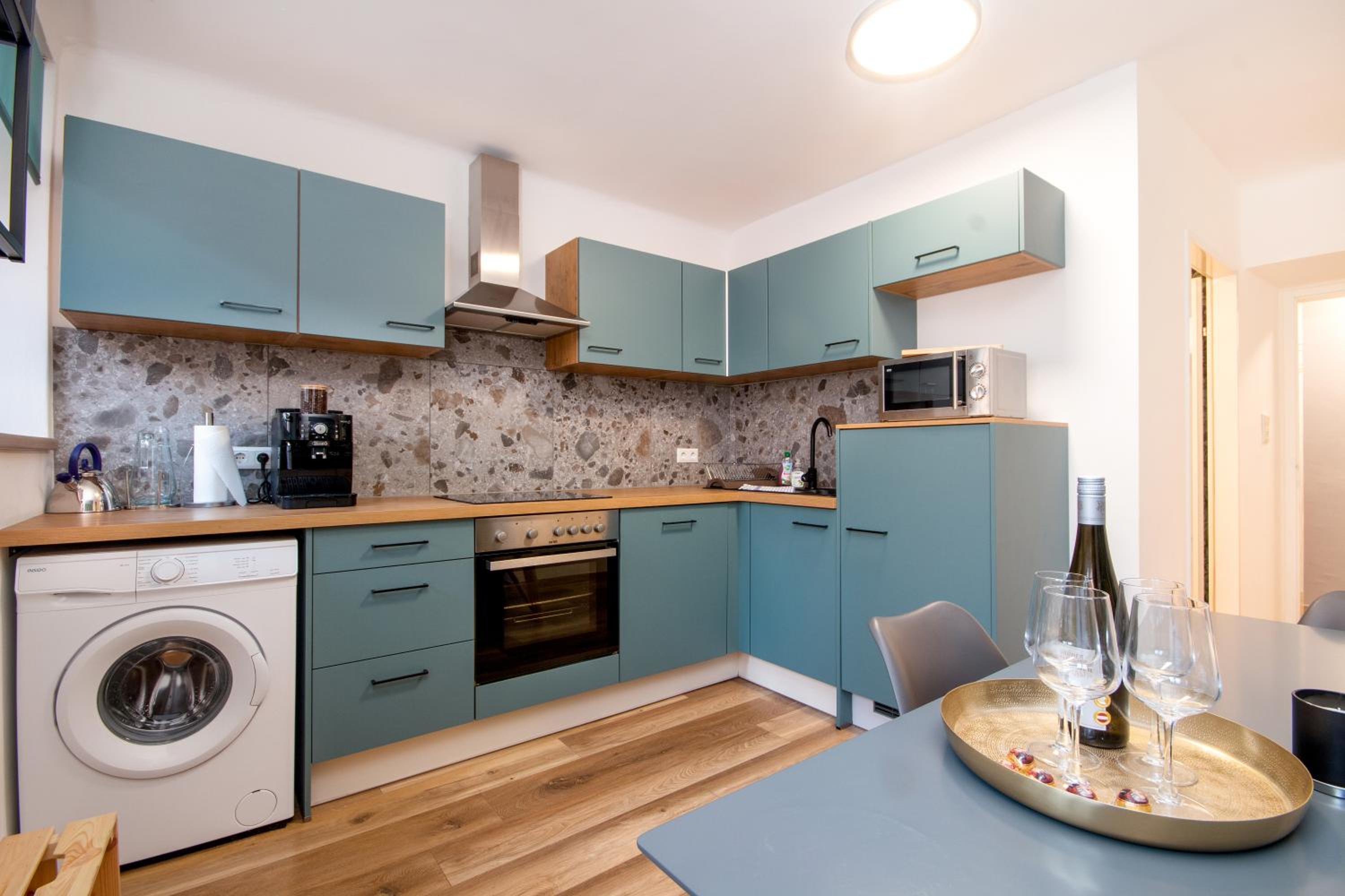 Lendkanal - City - Netflix - Waschmaschine - Kaffeevollautomat - 8 Pax - 4 Schlafzimmer
