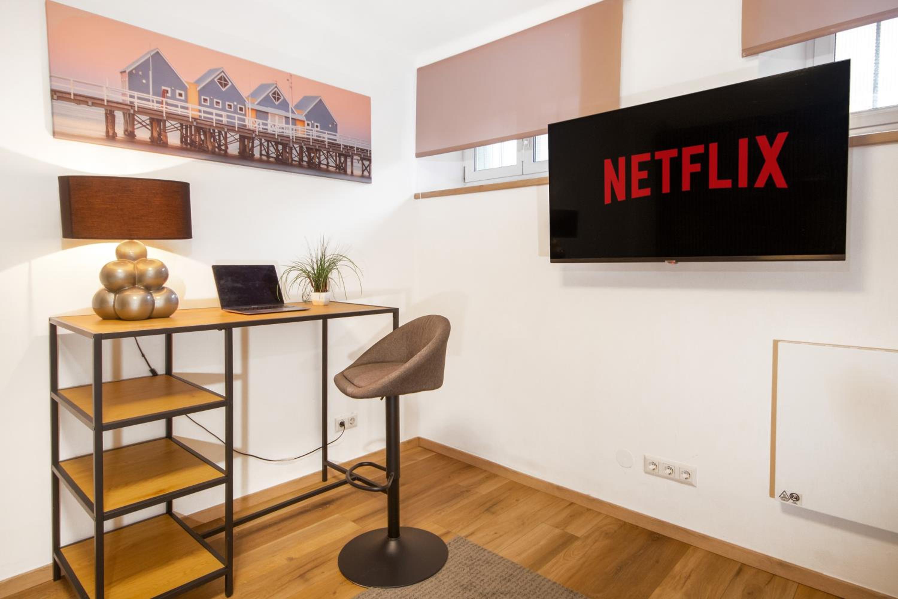 Lendkanal - City - Netflix - Waschmaschine - Kaffeevollautomat - 8 Pax - 4 Schlafzimmer