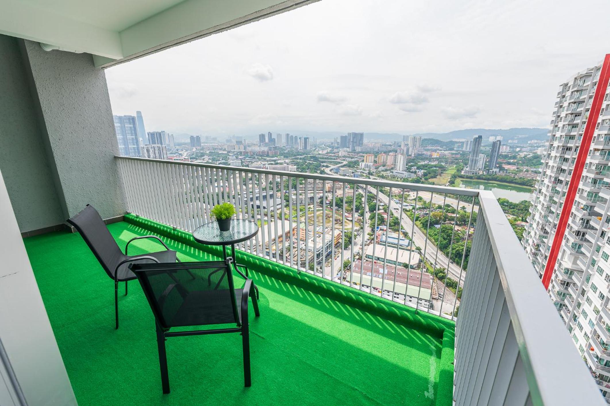 5min to KL TRX Bukit Bintang for 6paxs