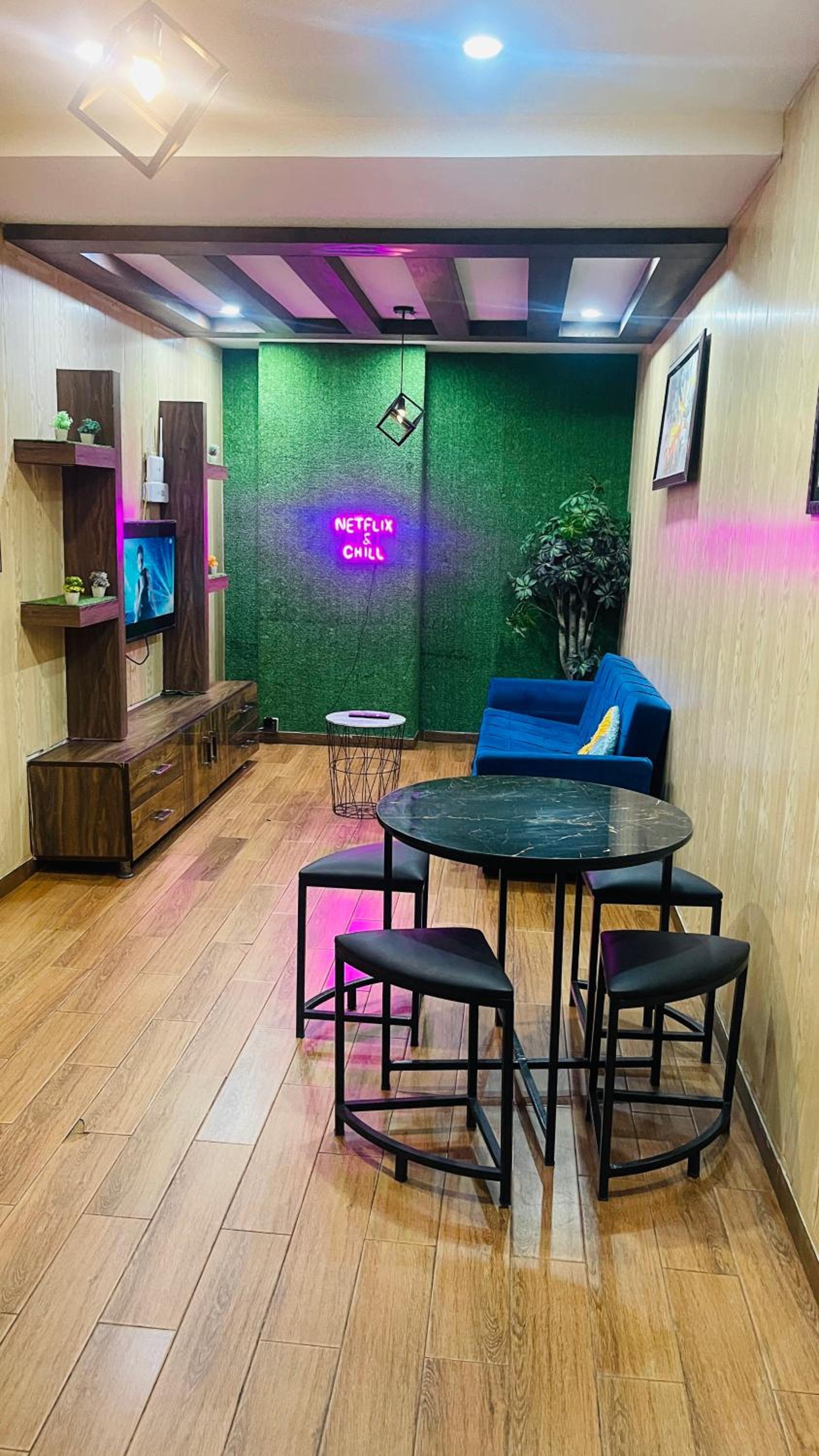 Luxury Private Top Floor Apartment in Heart of Bahria Town