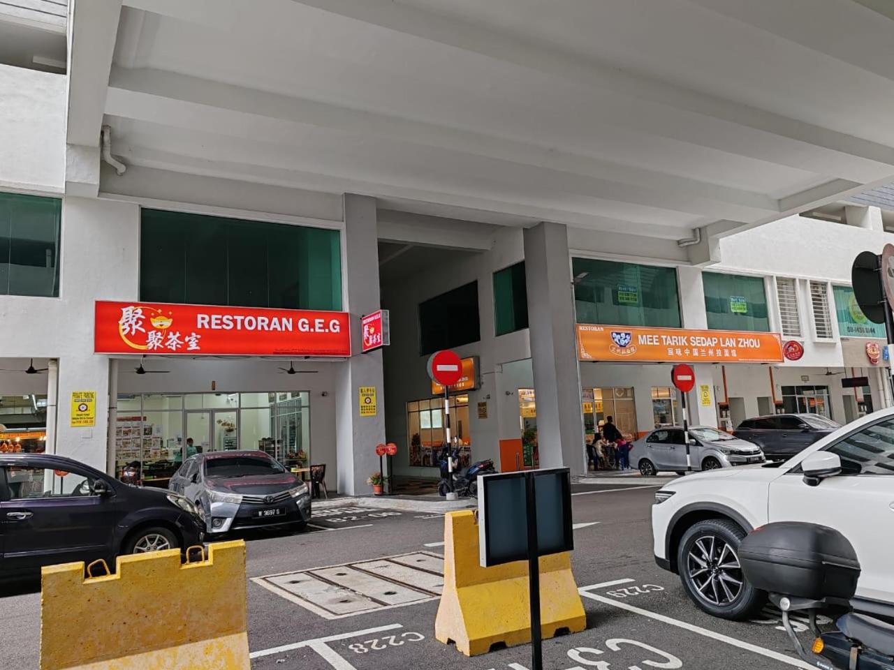 5min to KL TRX Bukit Bintang for 6paxs