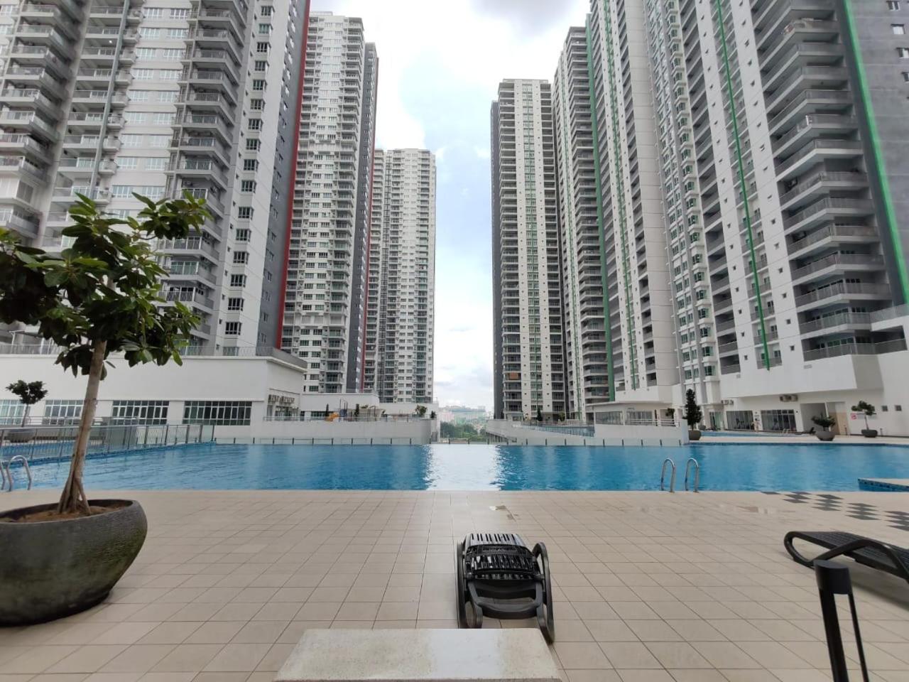 5min to KL TRX Bukit Bintang for 6paxs