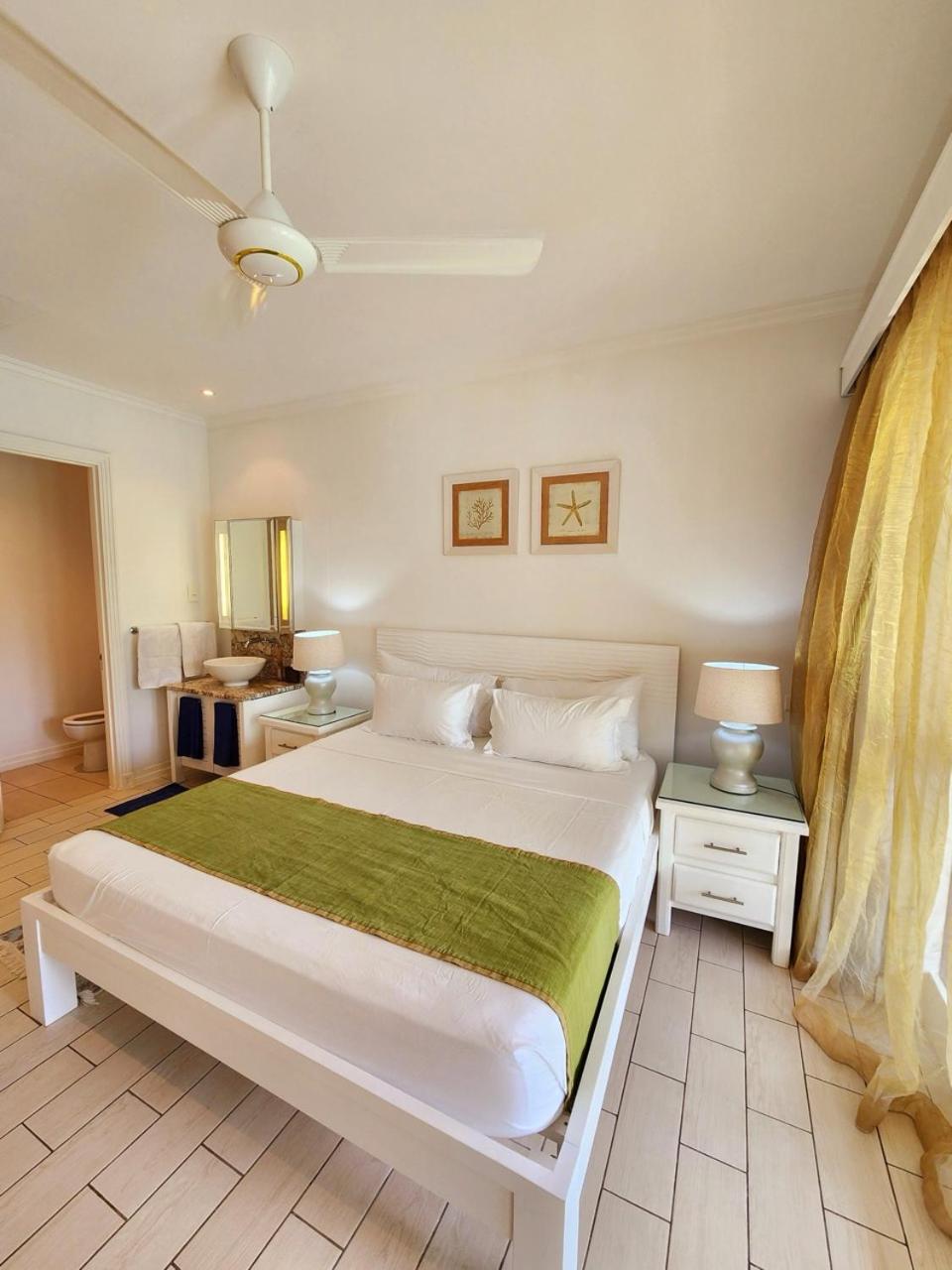 Eden Island House - Onyx view 2