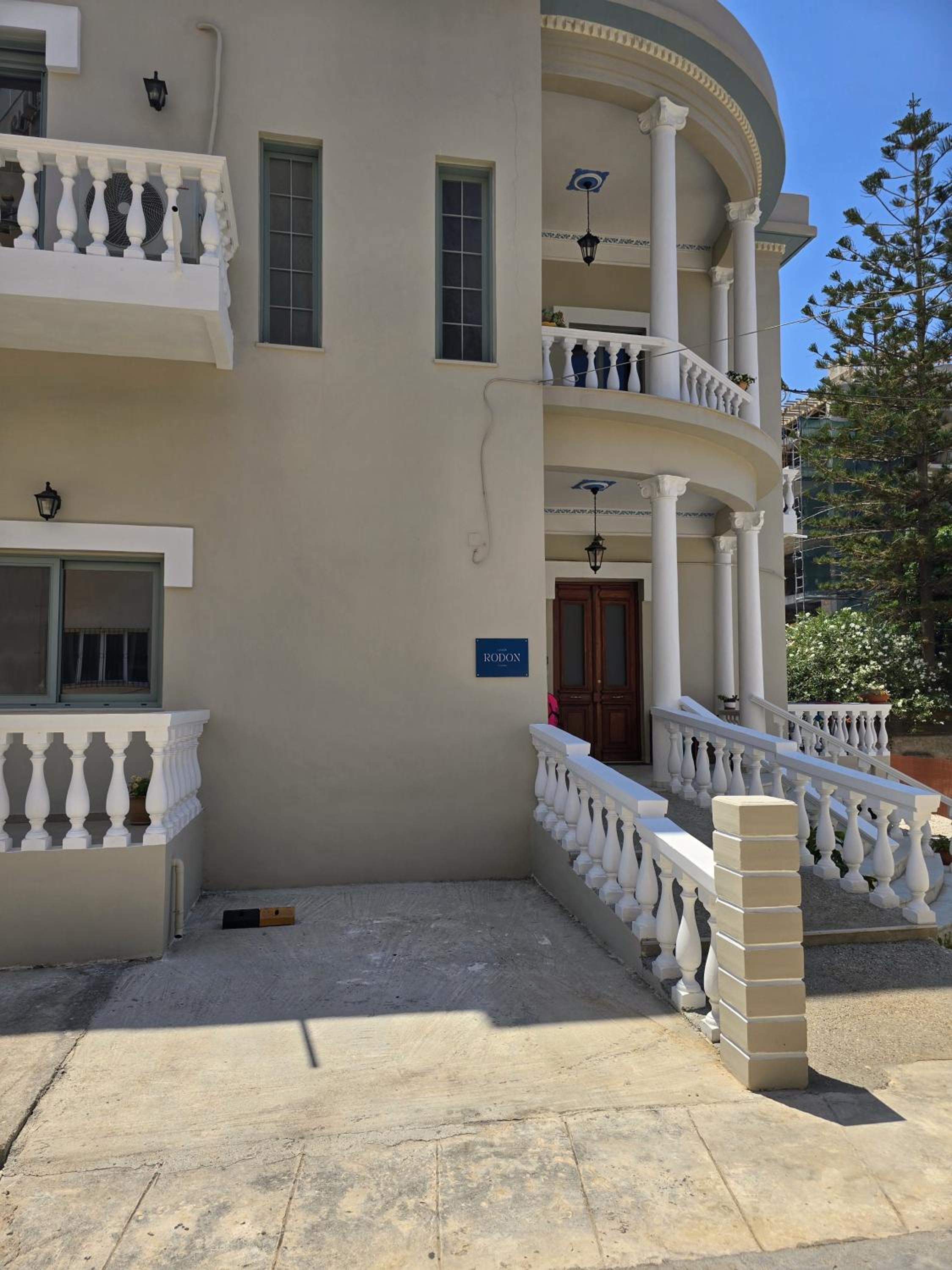 Rodon Manor view 4