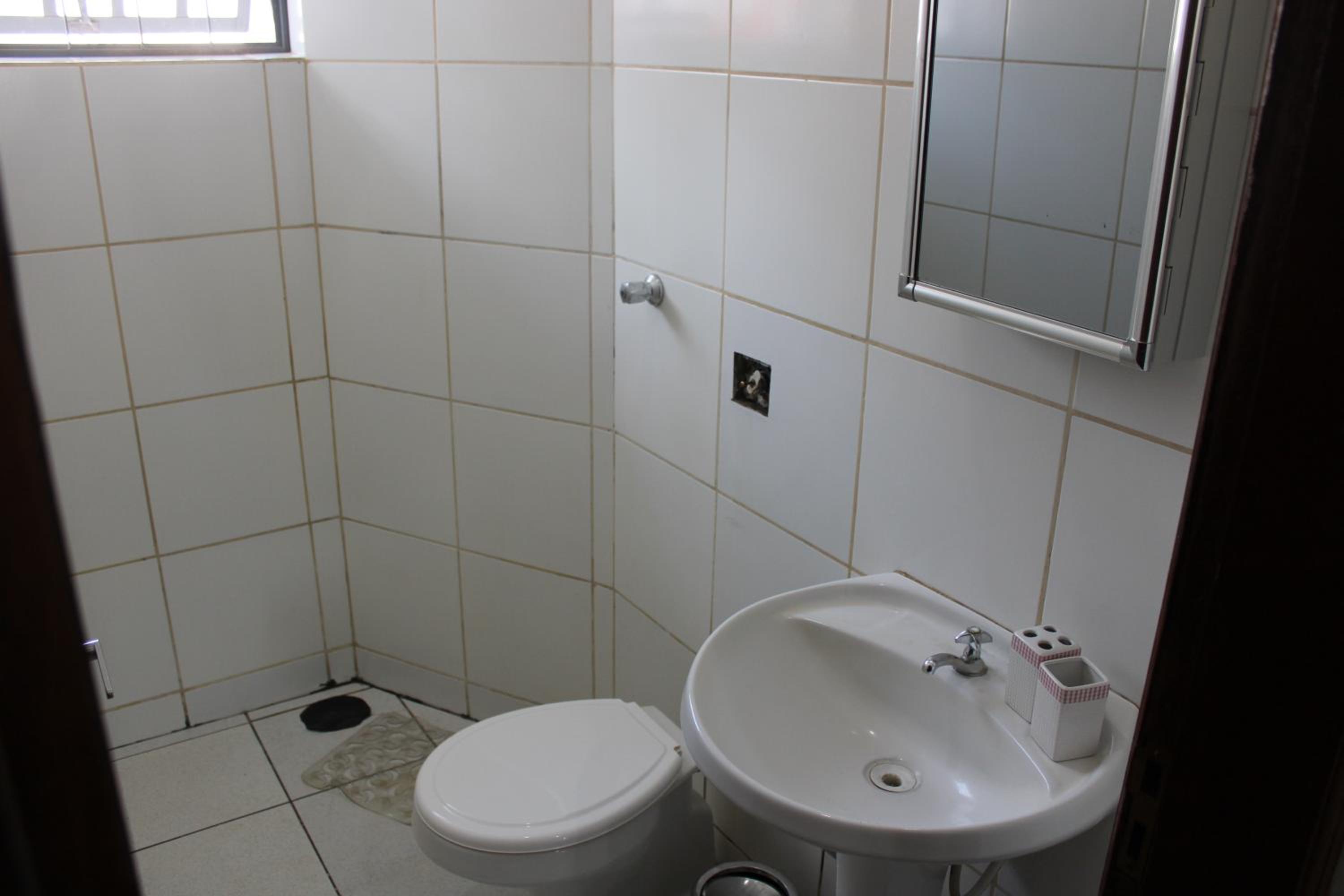 Apto06 com ar e ótima localização em Ourinhos