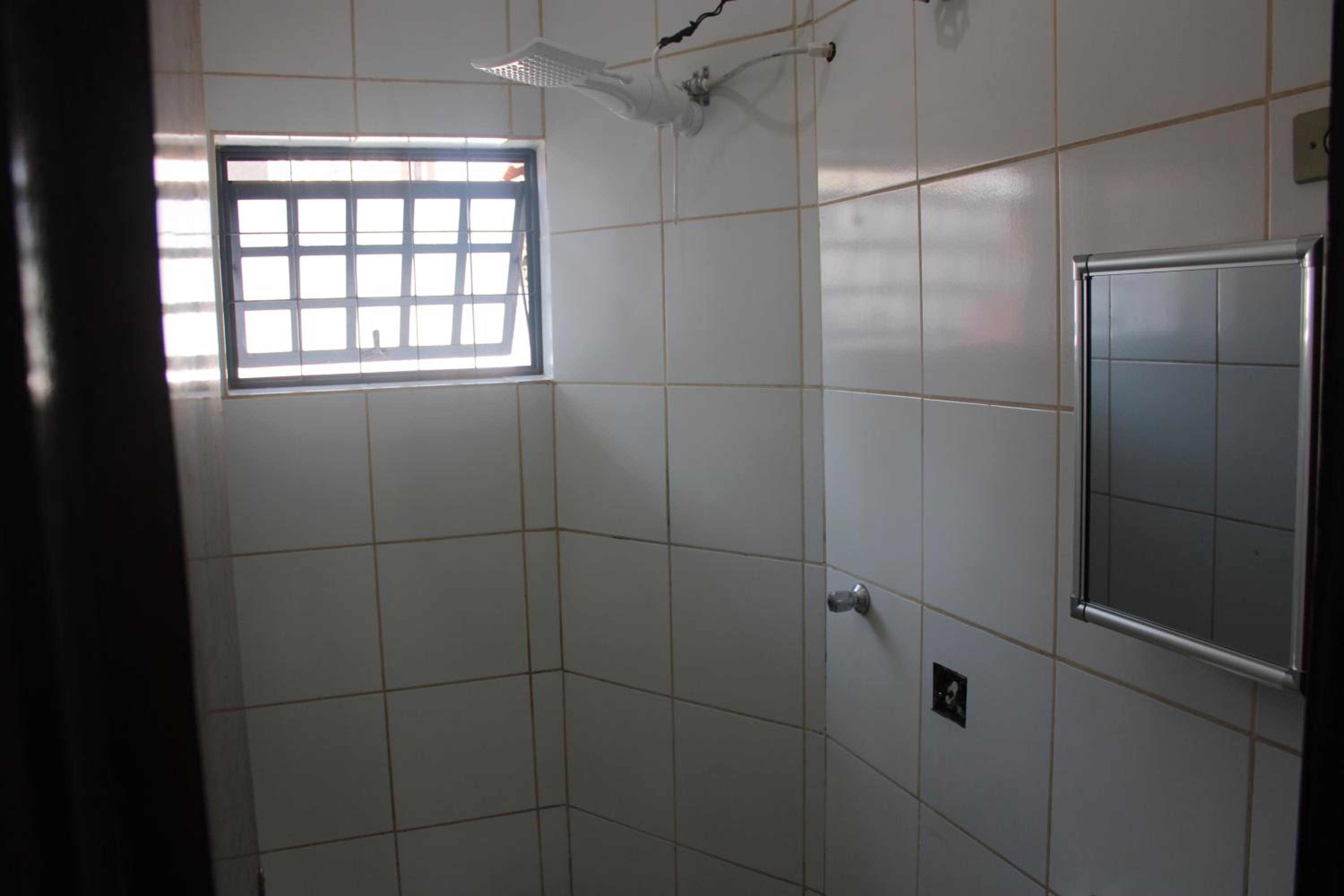 Apto06 com ar e ótima localização em Ourinhos