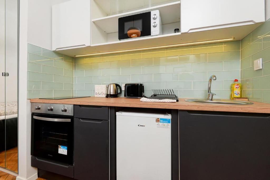 Boutique Central Apartments R611 view 5
