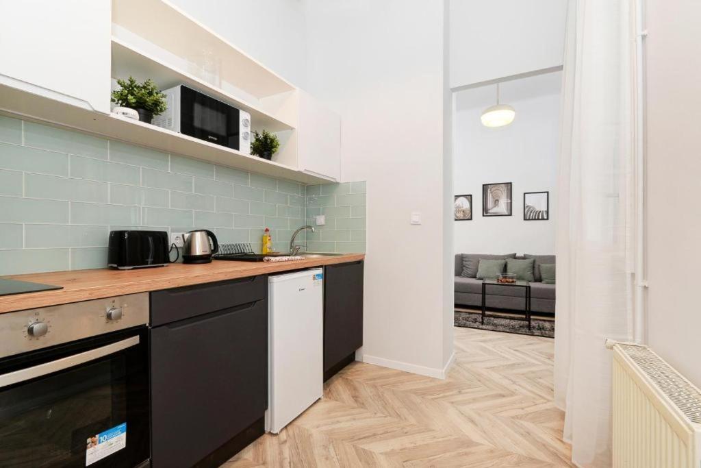 Boutique Central Apartments R611 view 4