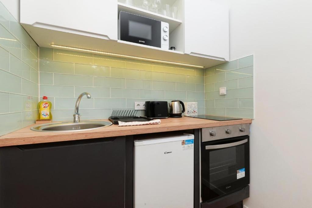 Boutique Central Apartments R611 view 3