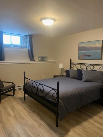 Bauer Terrace - Cozy 1 bedroom beside The Citadel