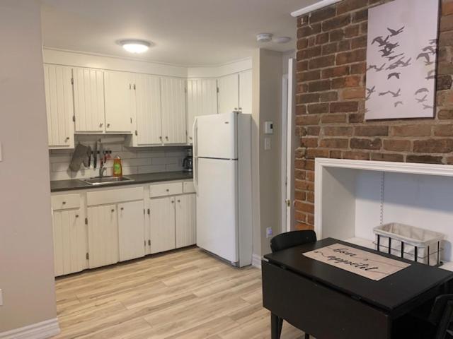 Bauer Terrace - Cozy 1 bedroom beside The Citadel