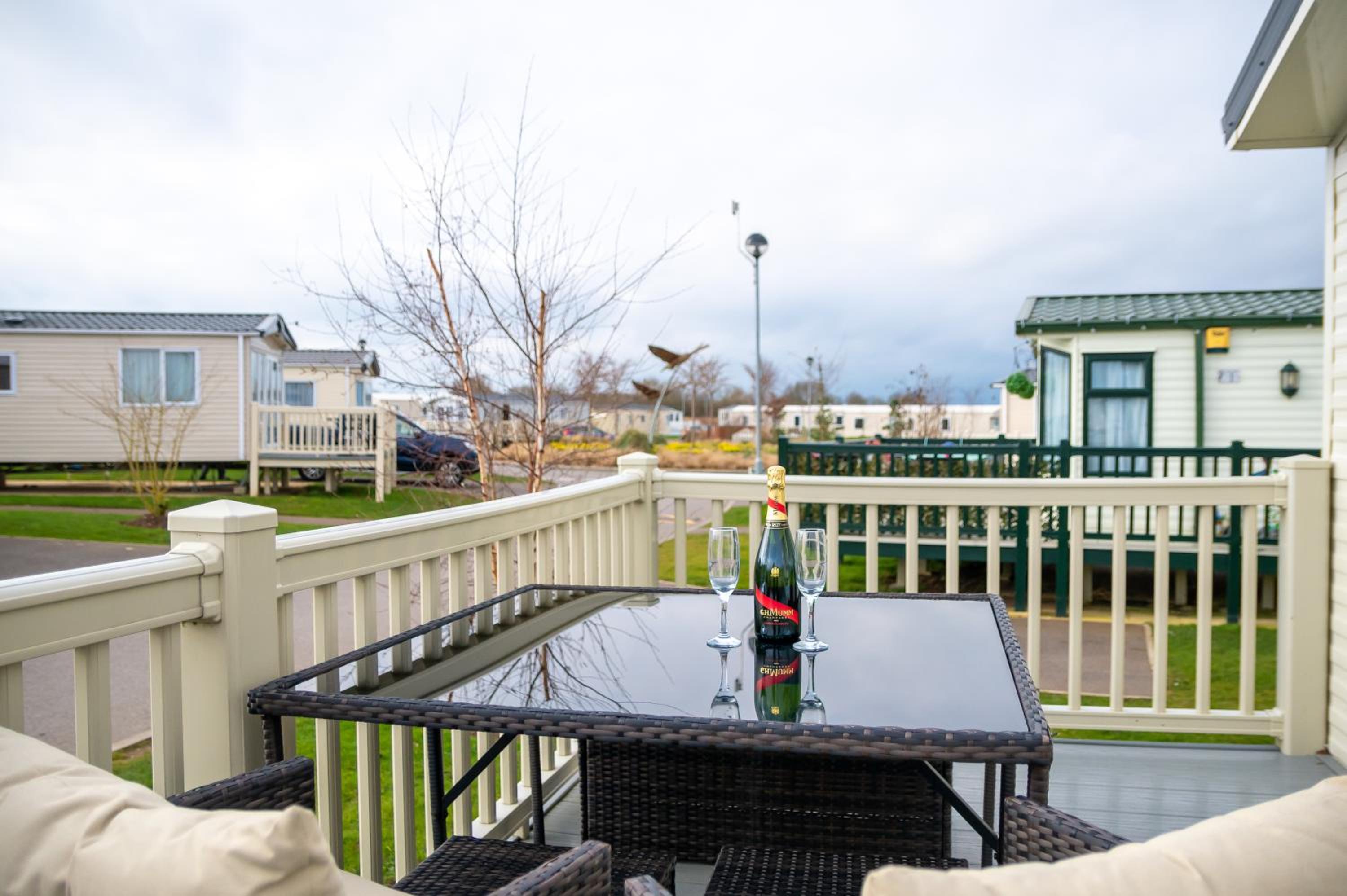 64 lancaster The lazy willow 3 bedroom hot tub caravan tattershall lakes view 3