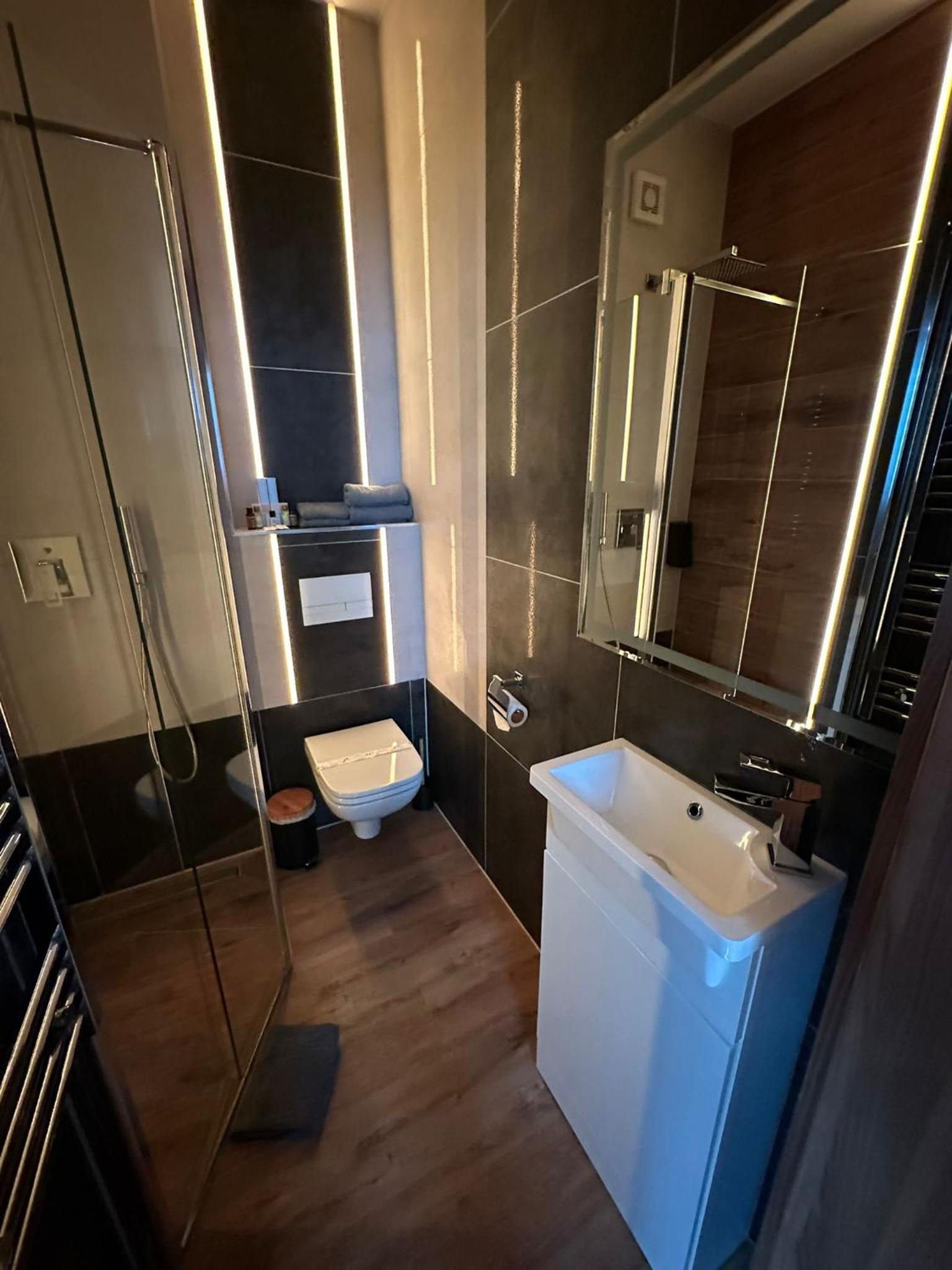 Athlone Vacations - 2 TGHA Luxury Studio Apartment in Athlone - Property Image 7
