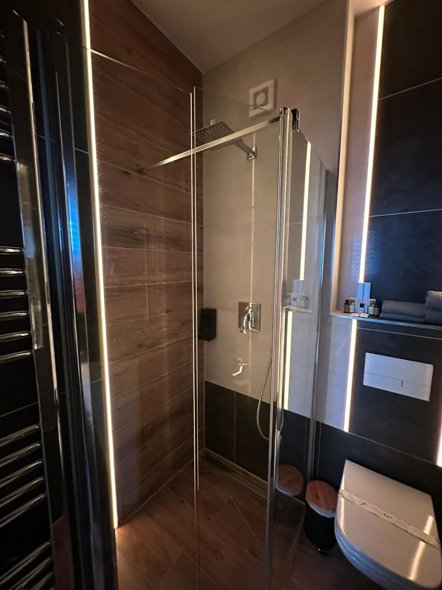 Athlone Vacations - 2 TGHA Luxury Studio Apartment in Athlone - Property Image 6