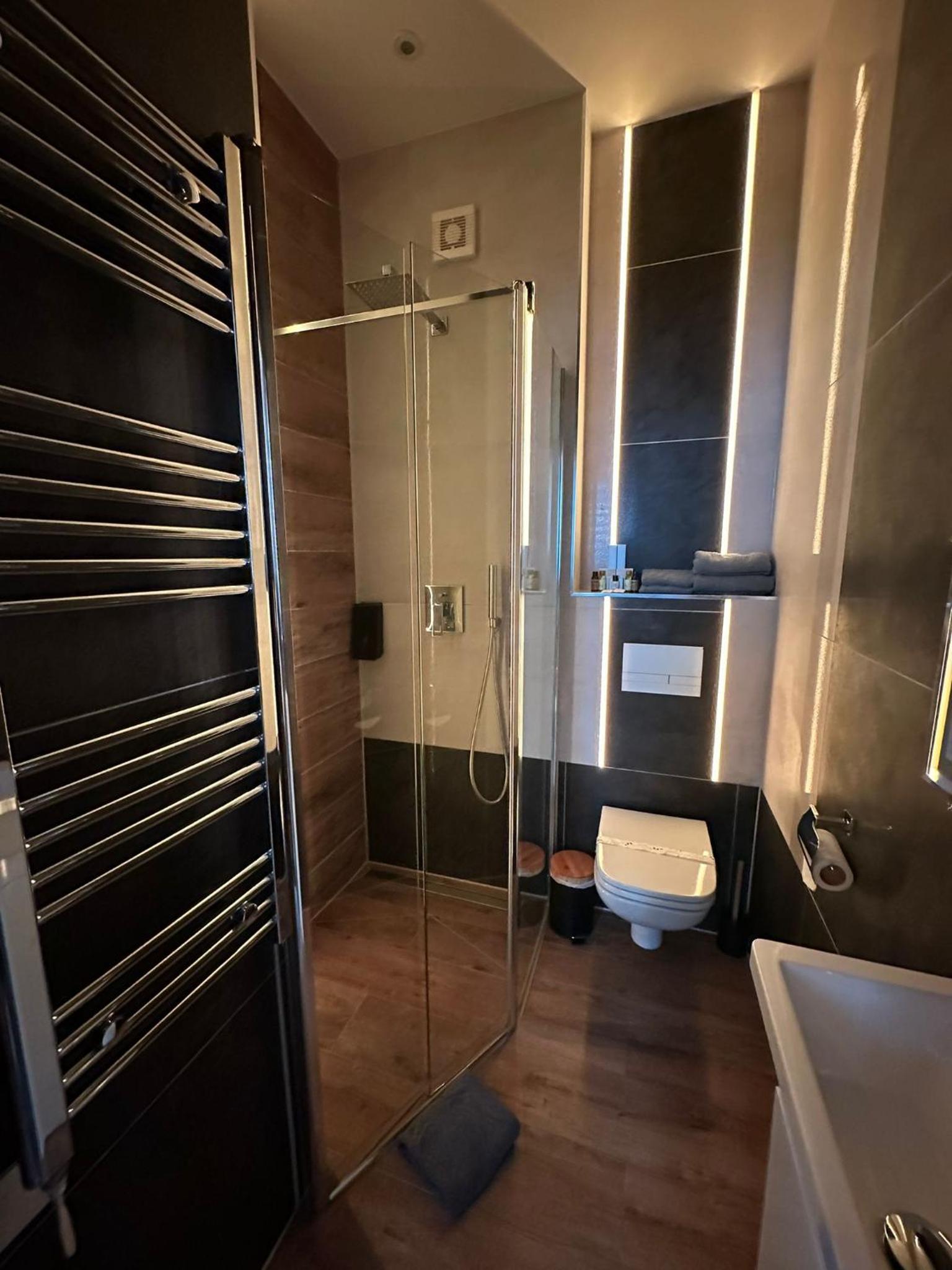 Athlone Vacations - 2 TGHA Luxury Studio Apartment in Athlone - Property Image 9