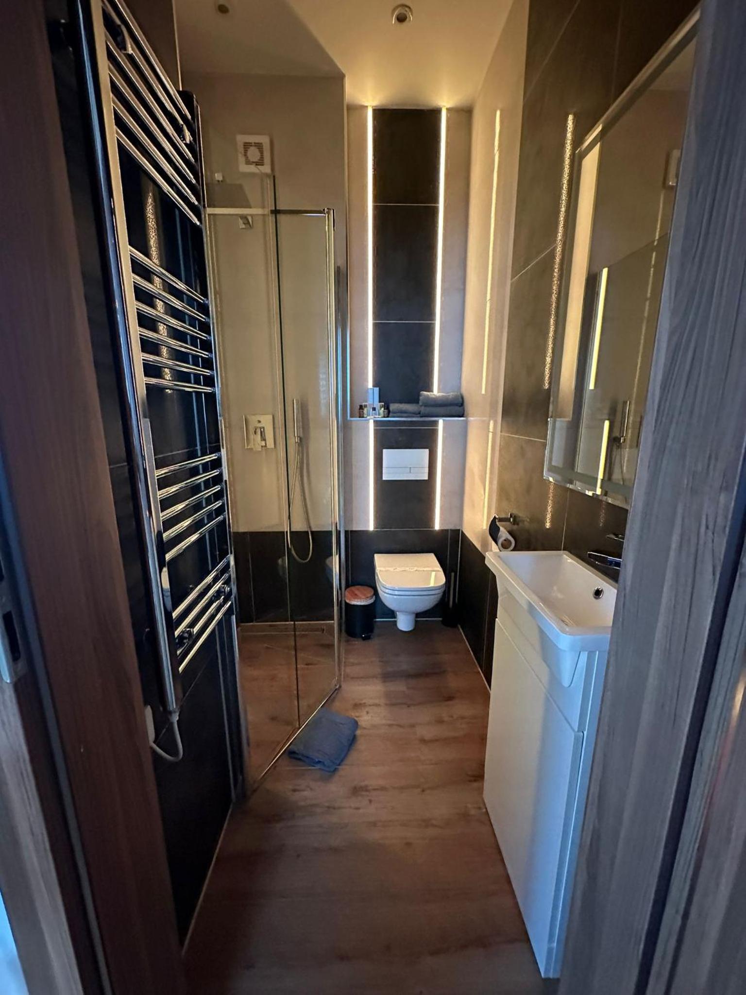 Athlone Vacations - 2 TGHA Luxury Studio Apartment in Athlone - Property Image 12