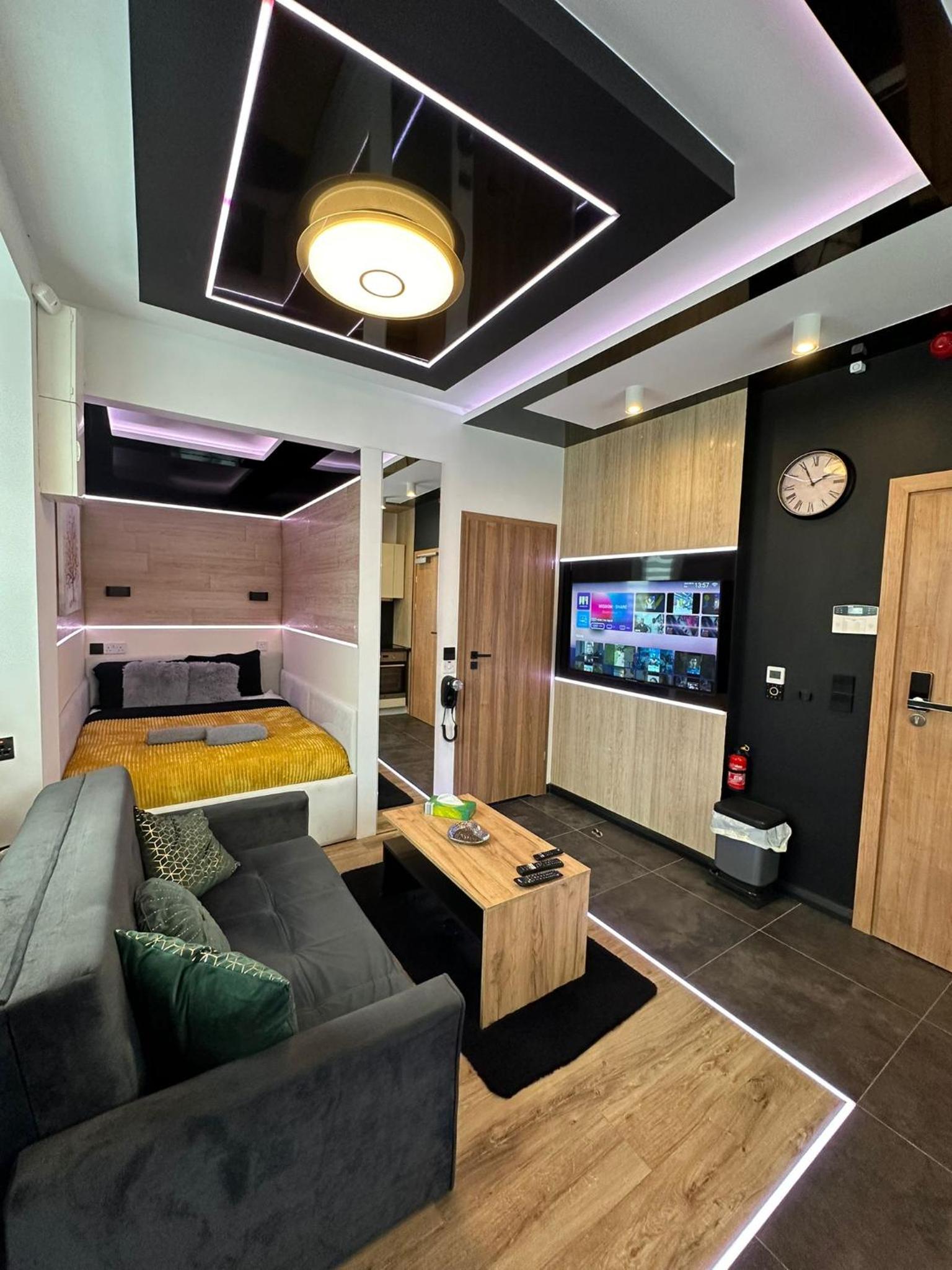 Athlone Vacations - 2 TGHA Luxury Studio Apartment in Athlone - Property Image 3