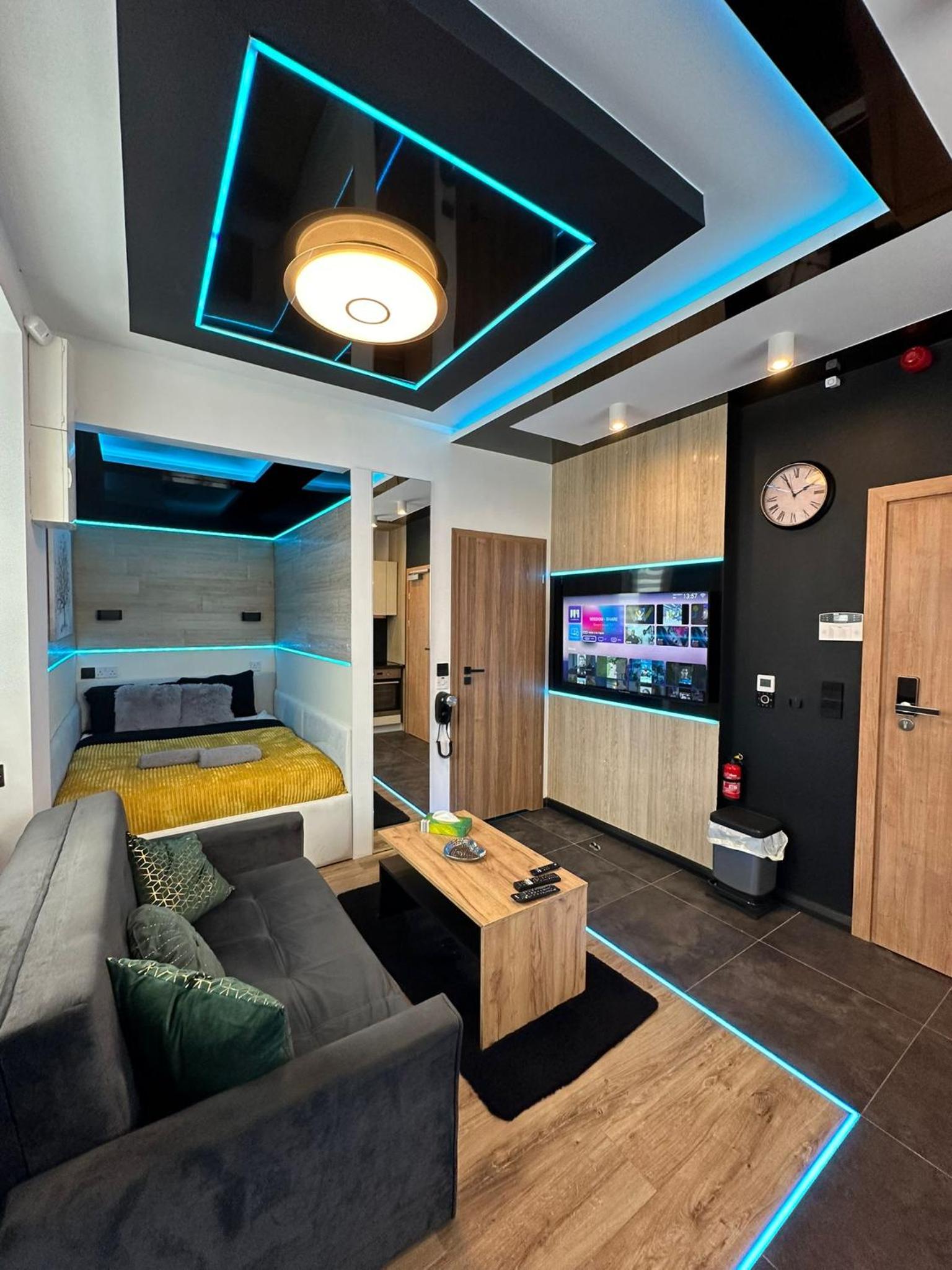 Athlone Vacations - 2 TGHA Luxury Studio Apartment in Athlone - Property Image 5