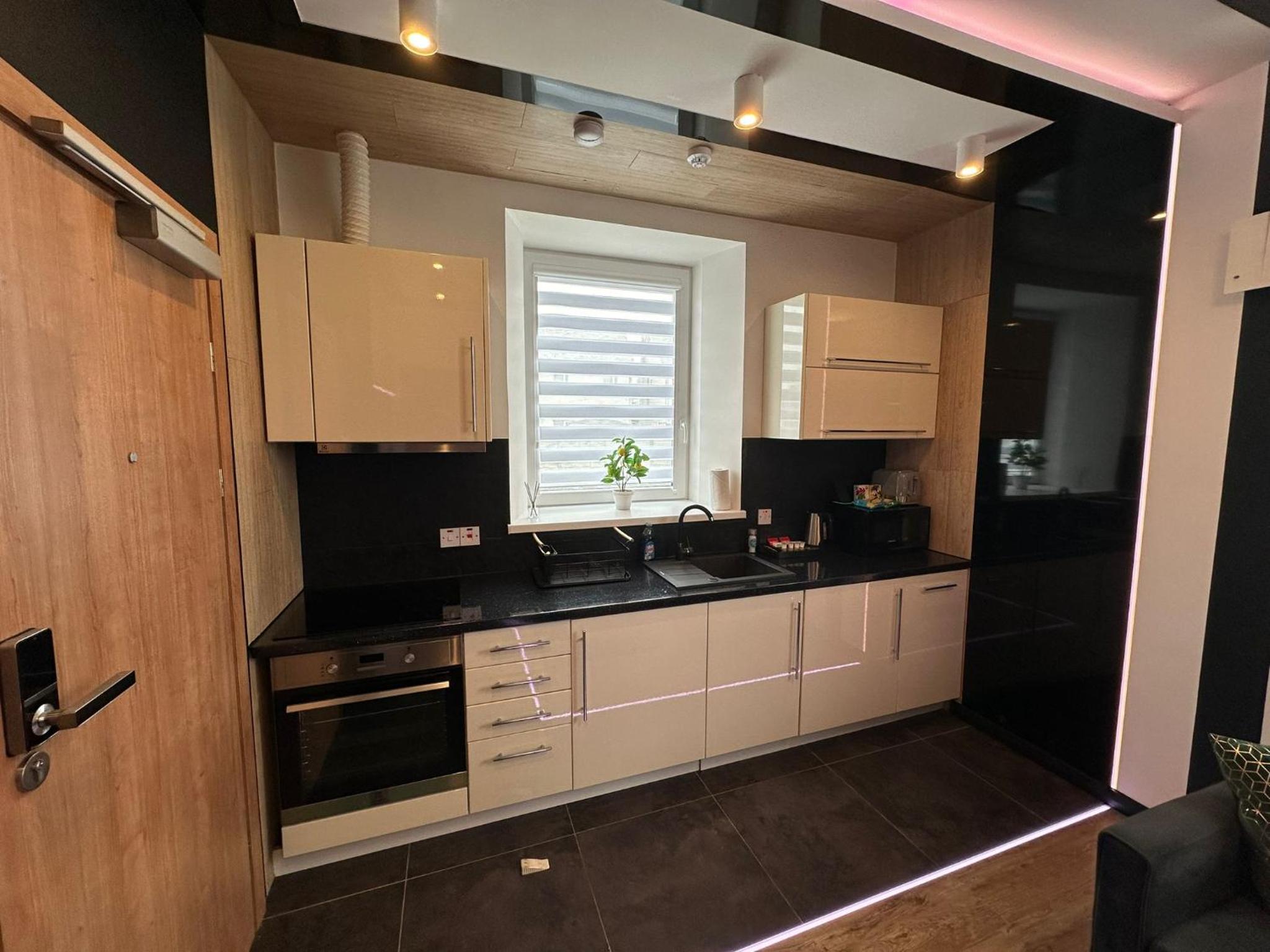 Athlone Vacations - 2 TGHA Luxury Studio Apartment in Athlone - Property Image 10