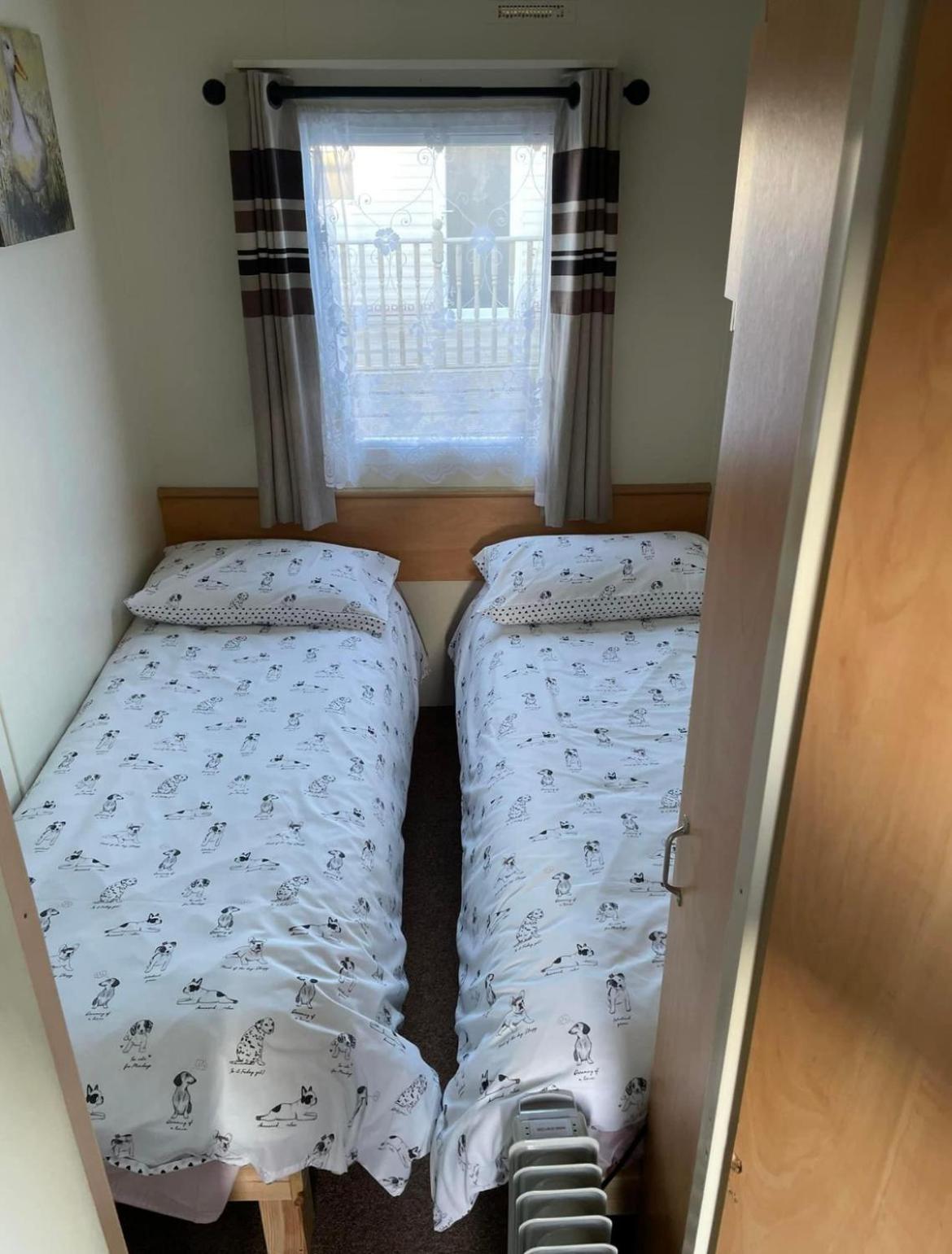 Lovley 3 bedroom Static Caravan in Clarach Bay view 2