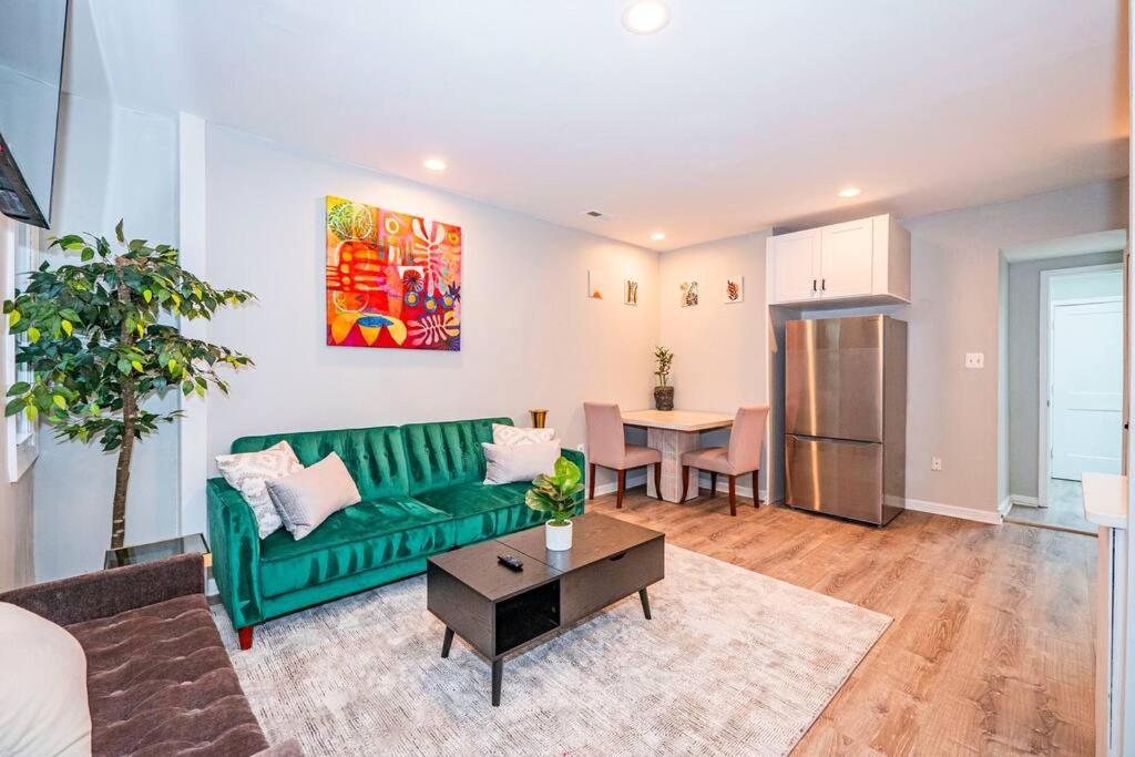 Chic & Contemporary Condo with Free Onsite Parking view 2