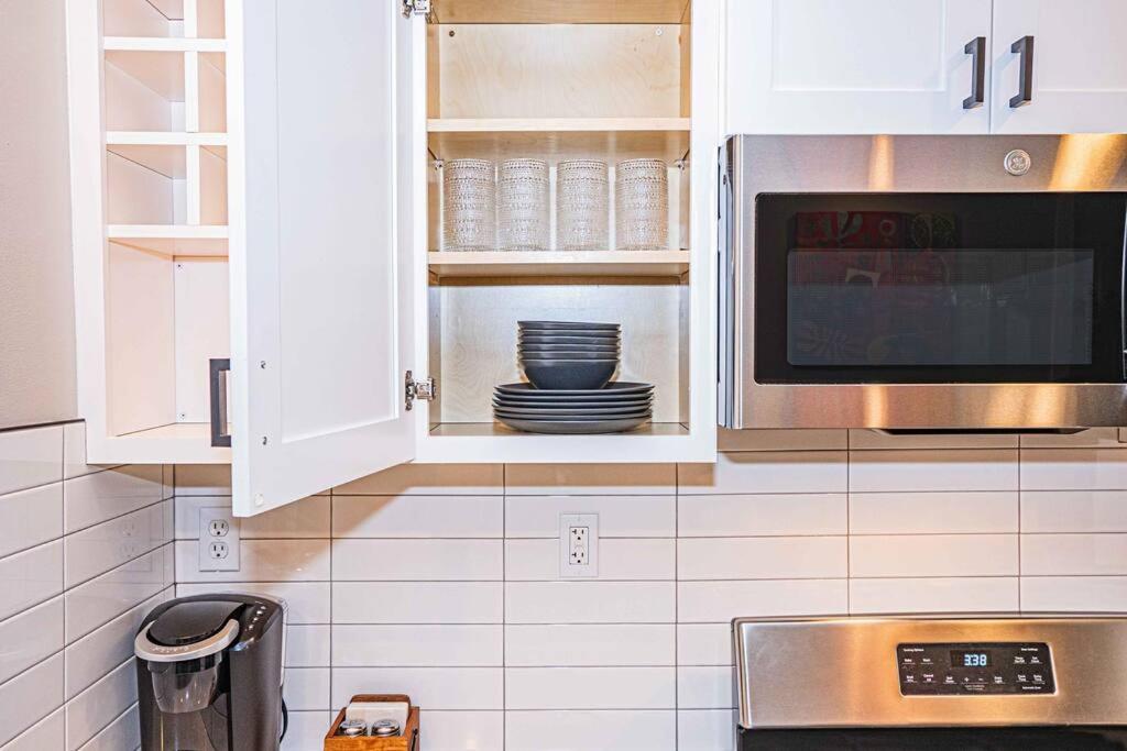 Chic & Contemporary Condo with Free Onsite Parking view 4