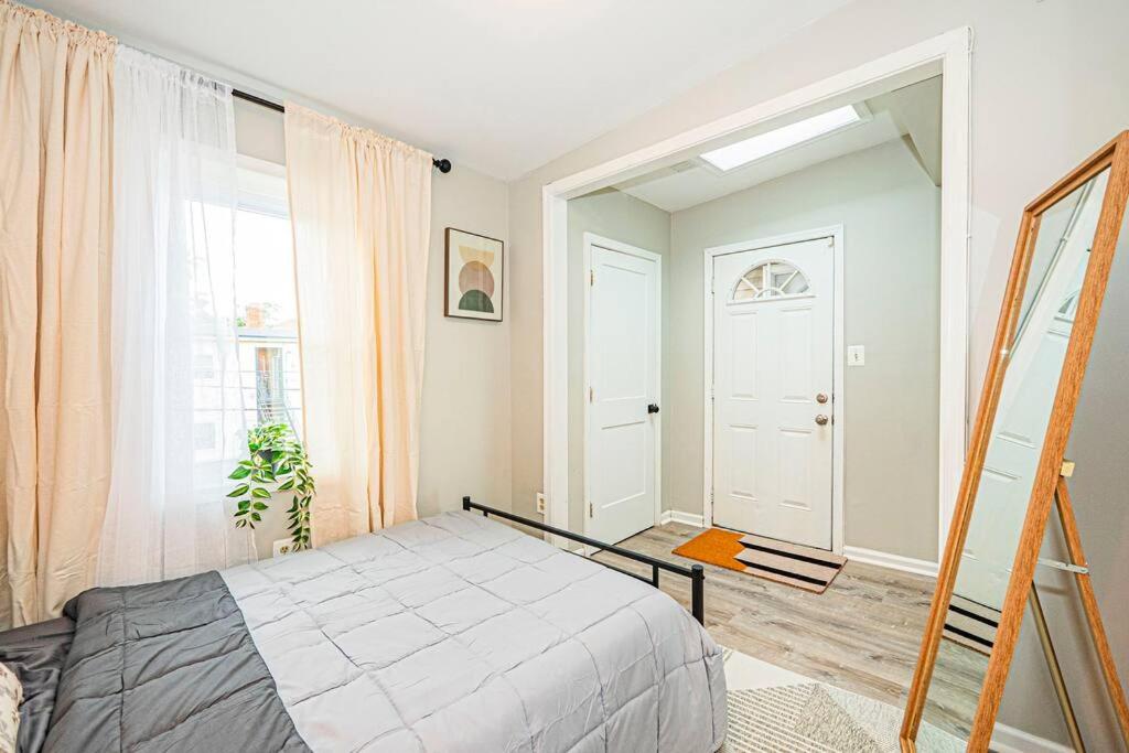 Chic & Contemporary Condo with Free Onsite Parking view 5