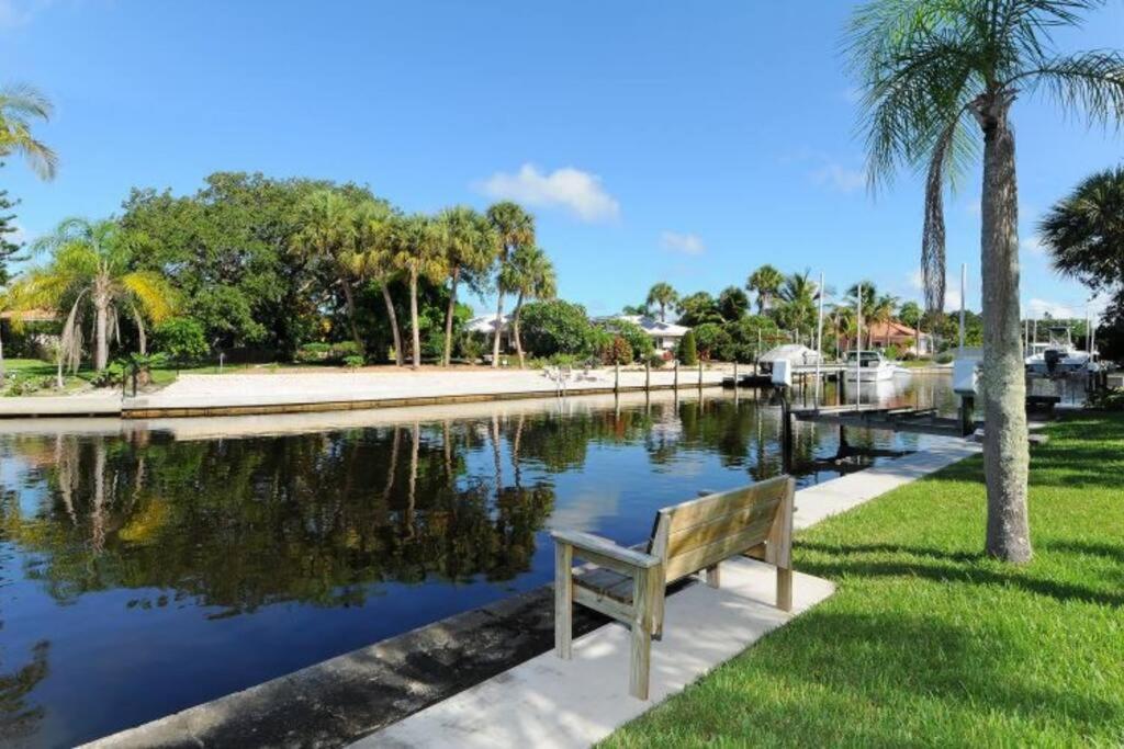 Pool Villa Happy Dolphin 10 min walk to Siesta Beach view 3