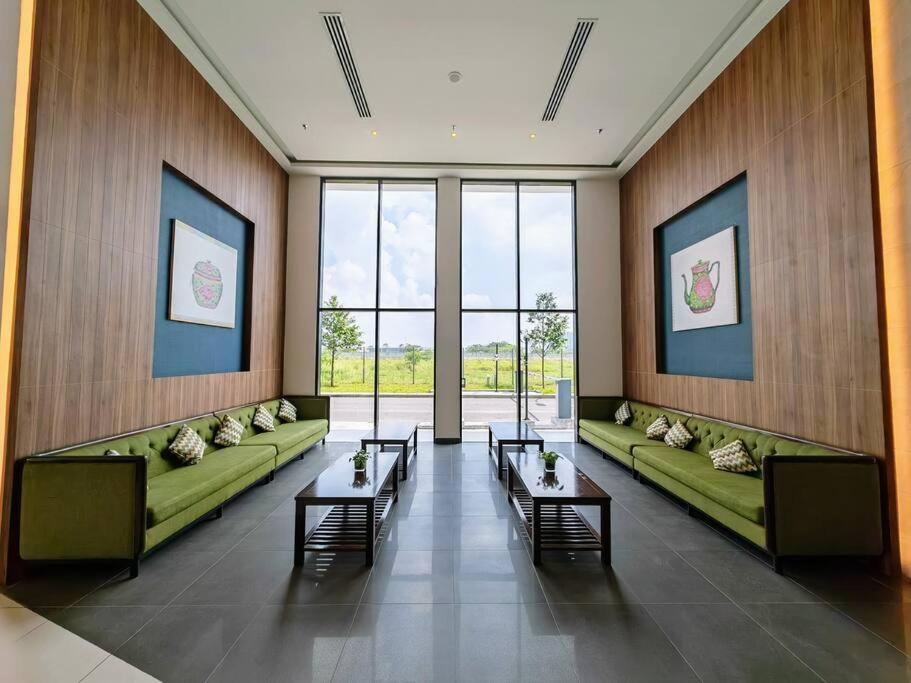 Amber Cove Residence by MJ