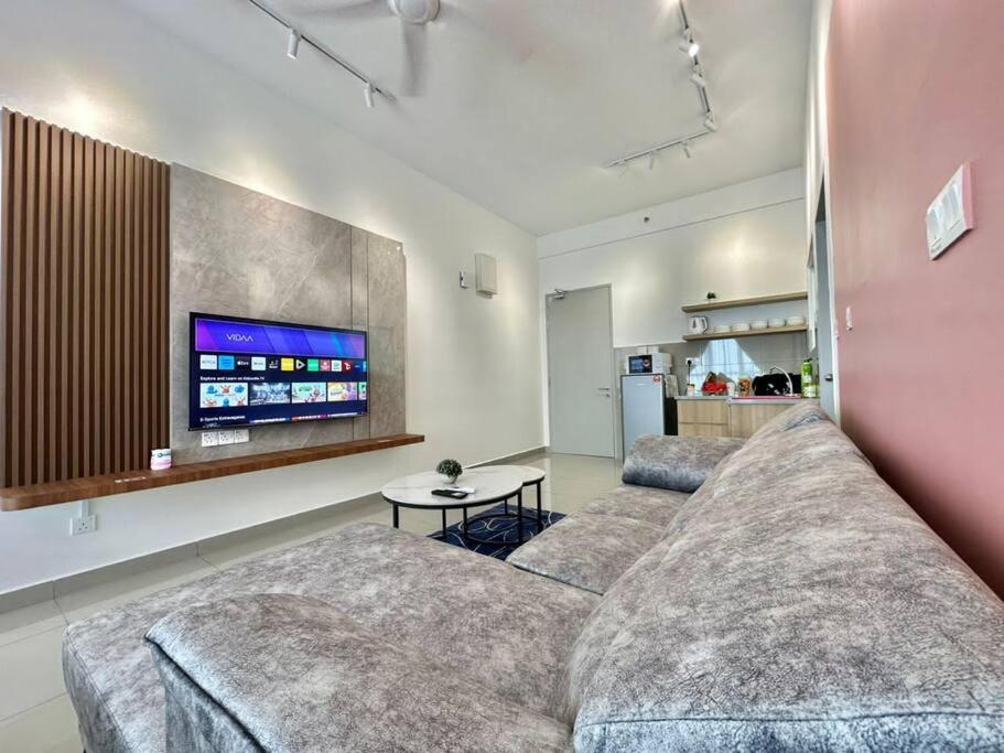 Amber Cove Residence by MJ