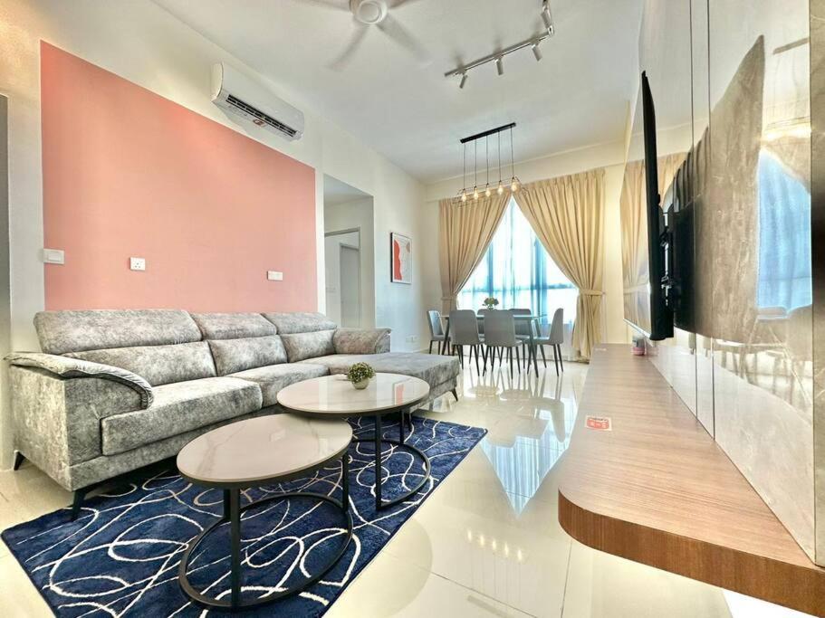 Amber Cove Residence by MJ