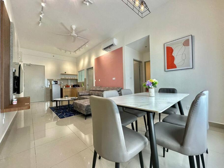 Amber Cove Residence by MJ photo 6