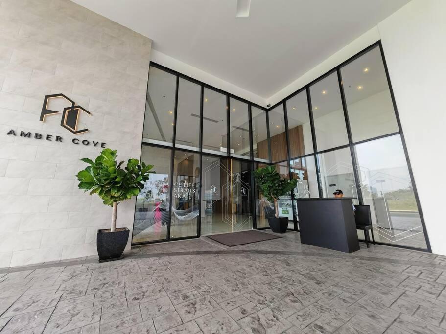 Amber Cove Residence by MJ
