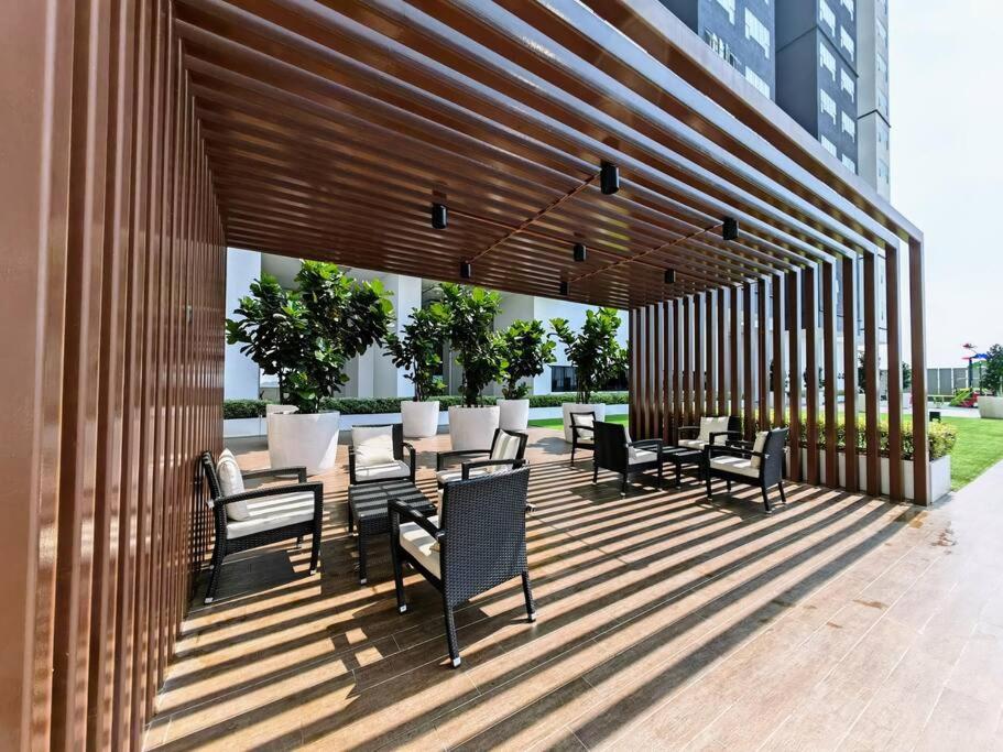 Amber Cove Residence by MJ