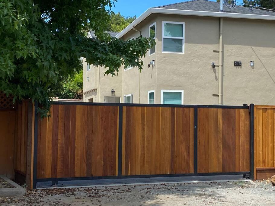 1 Palo Alto - Private Apartment with Parking, AC, Laundry, Fully Furnished view 5