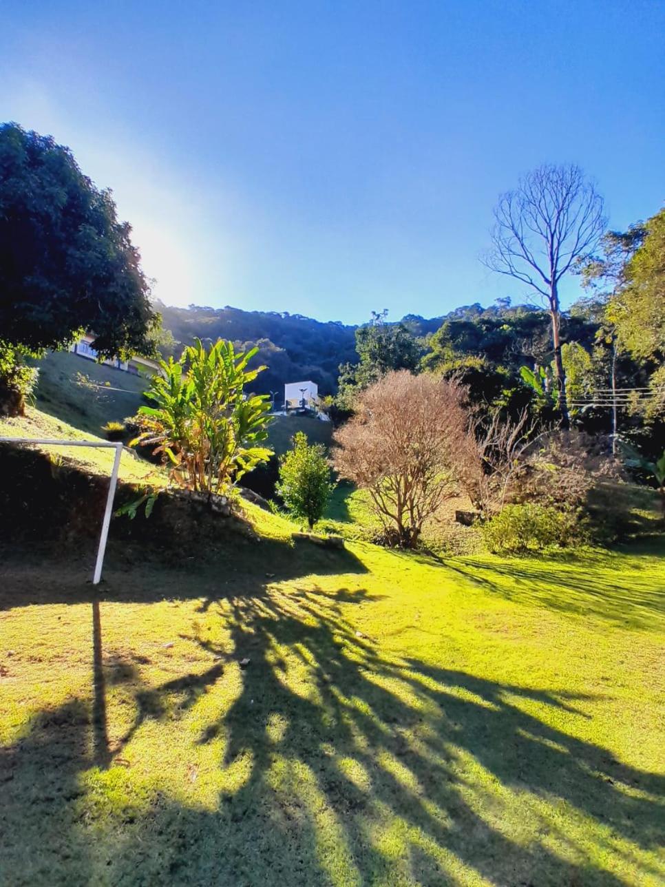 Casa ampla, 2 qtos, varanda, região de Extrema