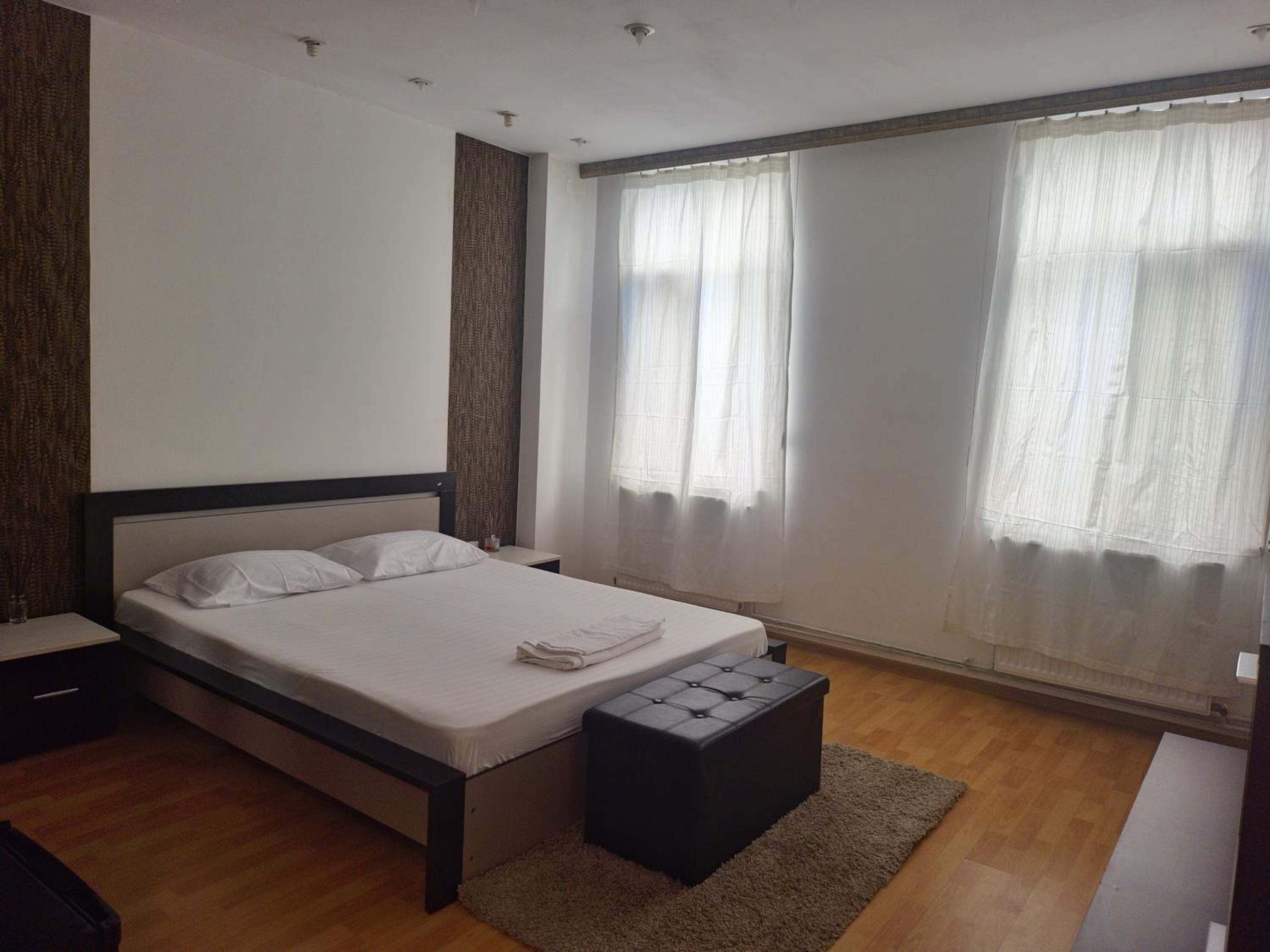 ApartHotel Yanis