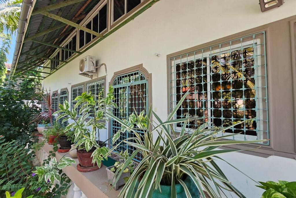 Shanzu Oasis Pool- WiFi 5 mins from beach view 3