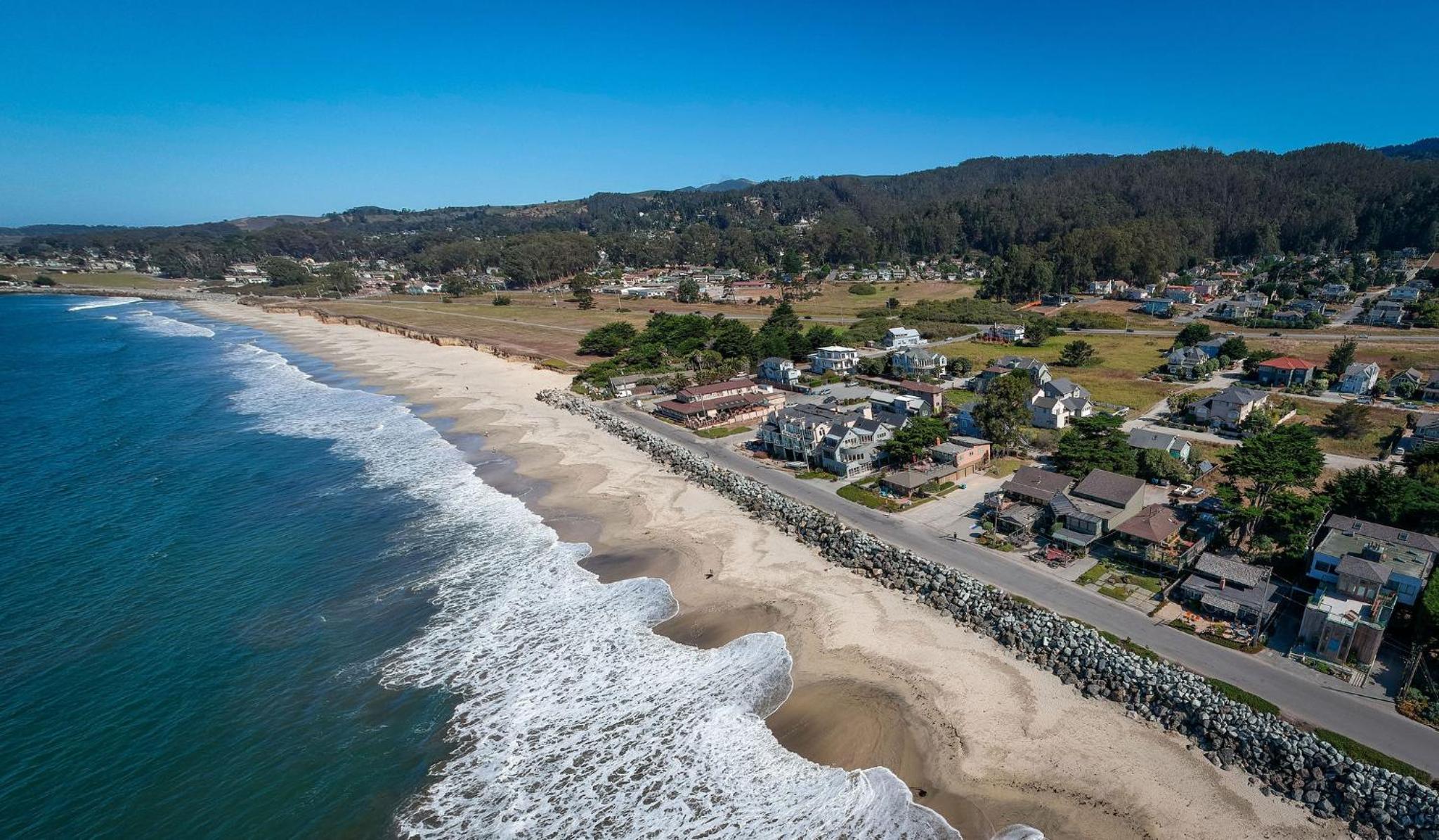 Coastal Dream - 2 Blocks to ocean steps to beach coastal trail BBQ view 3