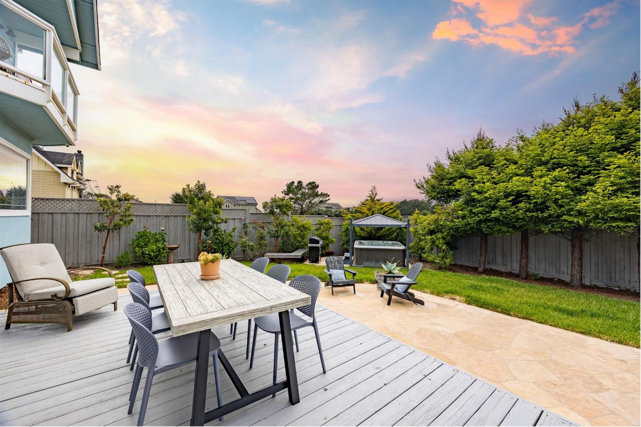 Coastal Dream - 2 Blocks to ocean steps to beach coastal trail BBQ view 2