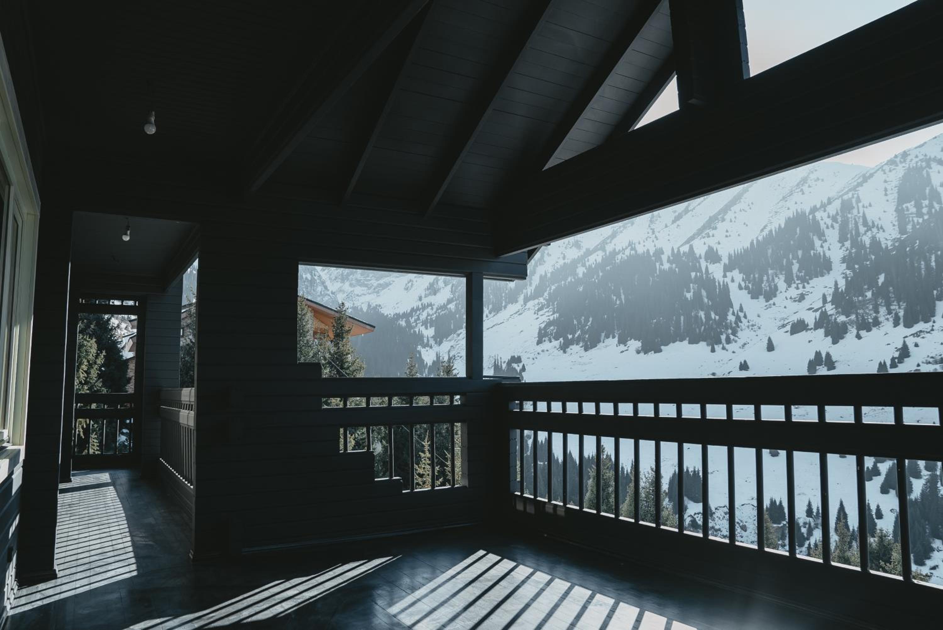 Nero Bianca Chalet view 2