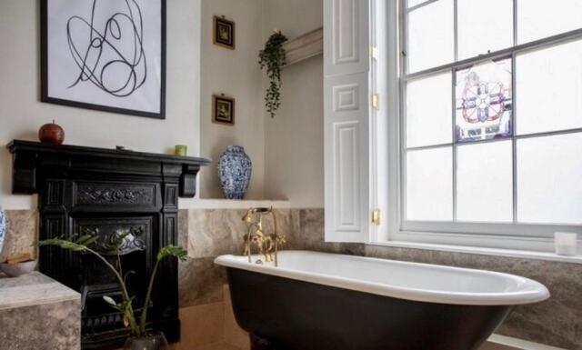 Gorgeous Grade II Listed Georgian House - Leafy Square Views - Central London