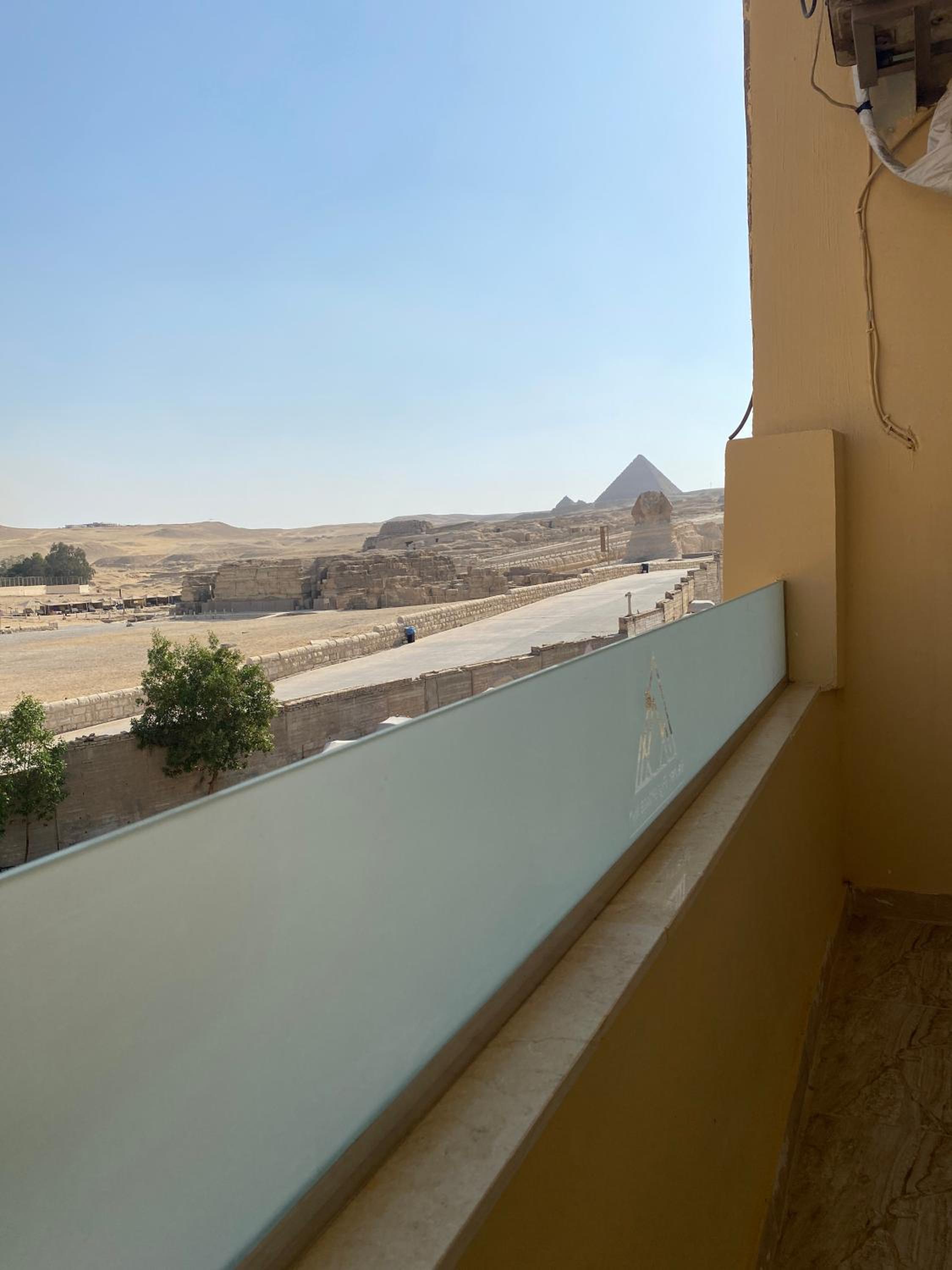 Seven Pyramids View Inn - Rooftop Breakfast